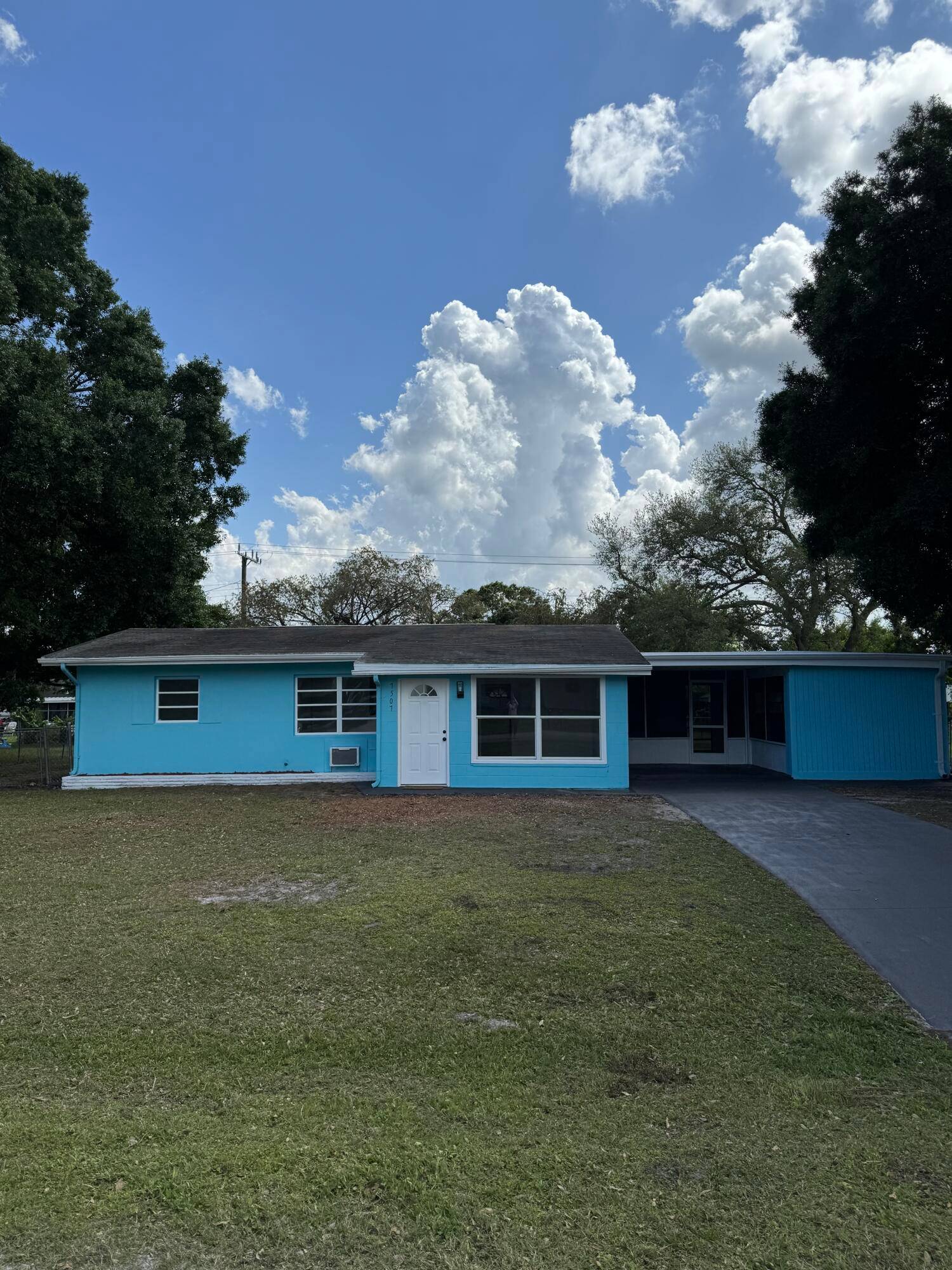 Welcome to this remodeled cozy 2 bedroom, 2 baths.