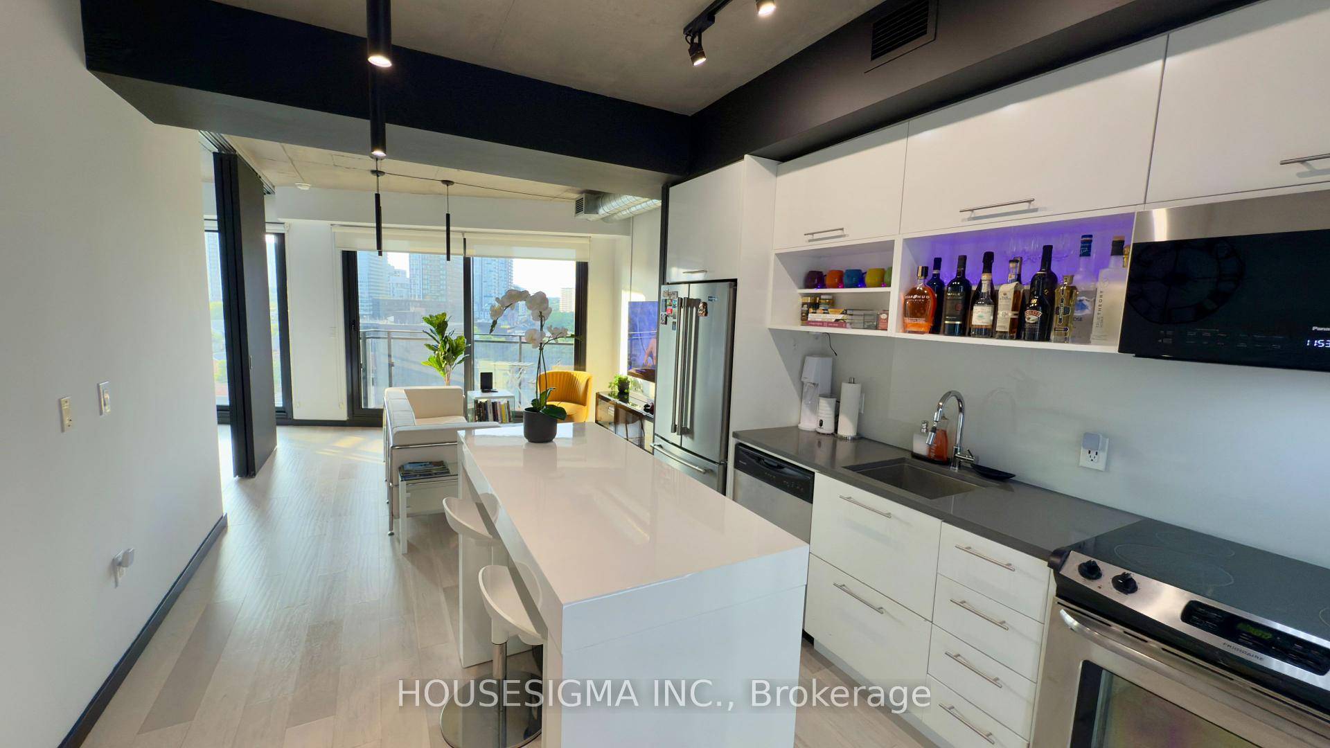 Modern loft style 1 den with 9ft ceilings, floor to ceiling windows amp ; tons of natural light.