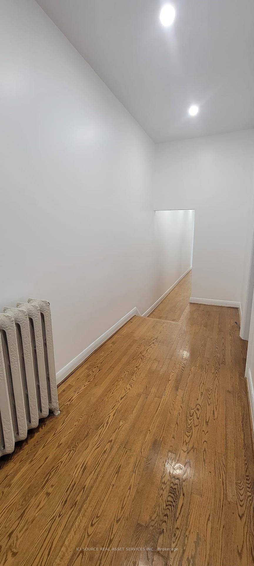 Owner is offering one month of free rent to successful applicant.