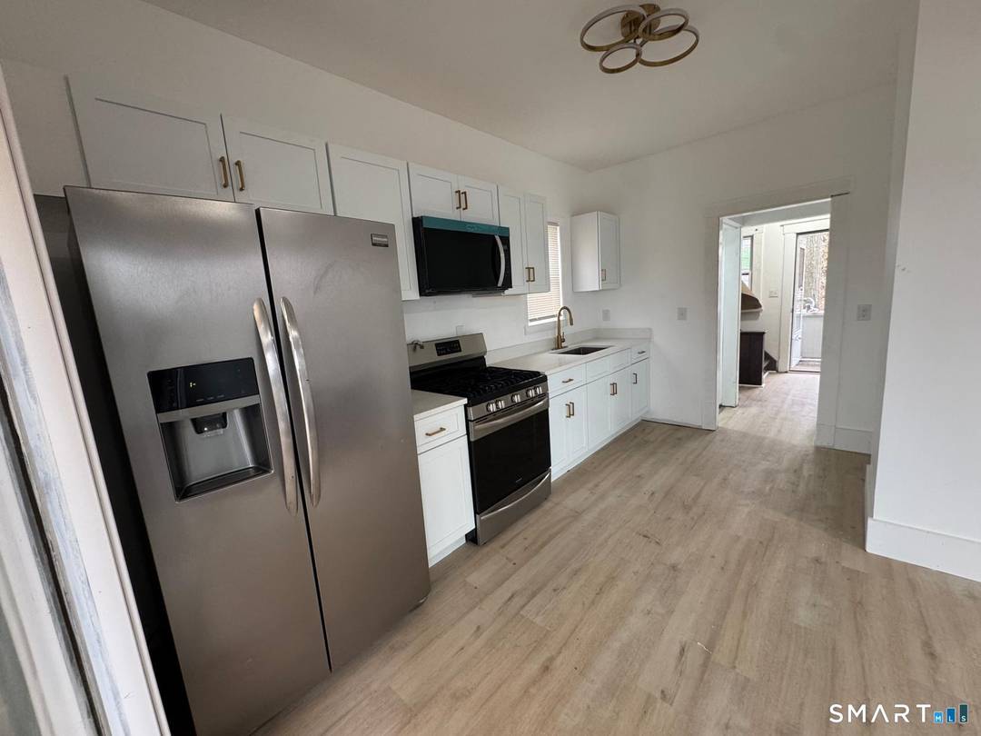 Spacious Newly Remodeled 4 Bedroom Half Duplex Near the New Haven East Haven Town Line Welcome to this newly remodeled 4 bedroom, 2 full bath half duplex offering comfortable living ...
