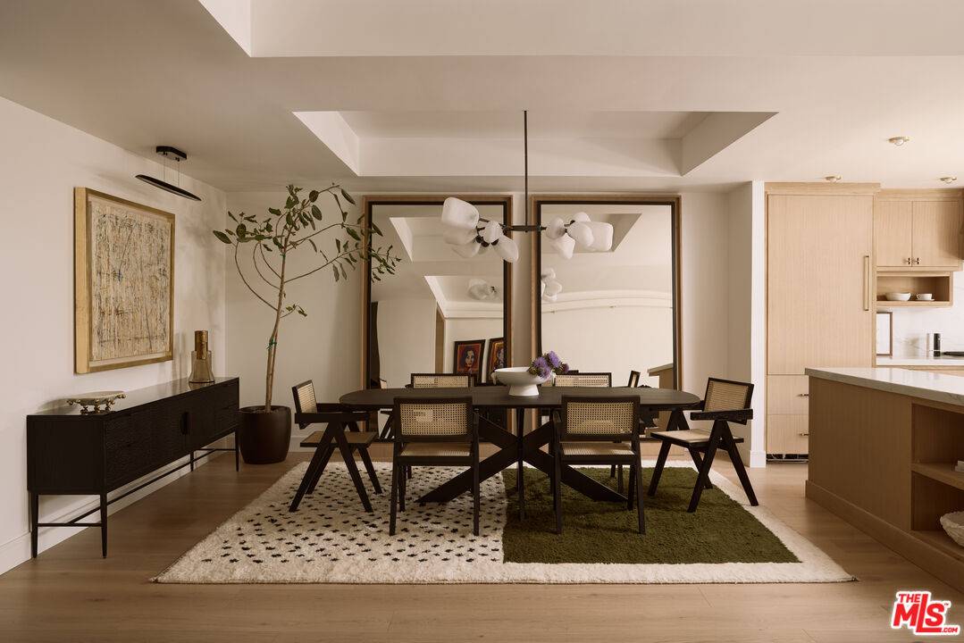 211  S Spalding Dr 2BR Beverly Hills La