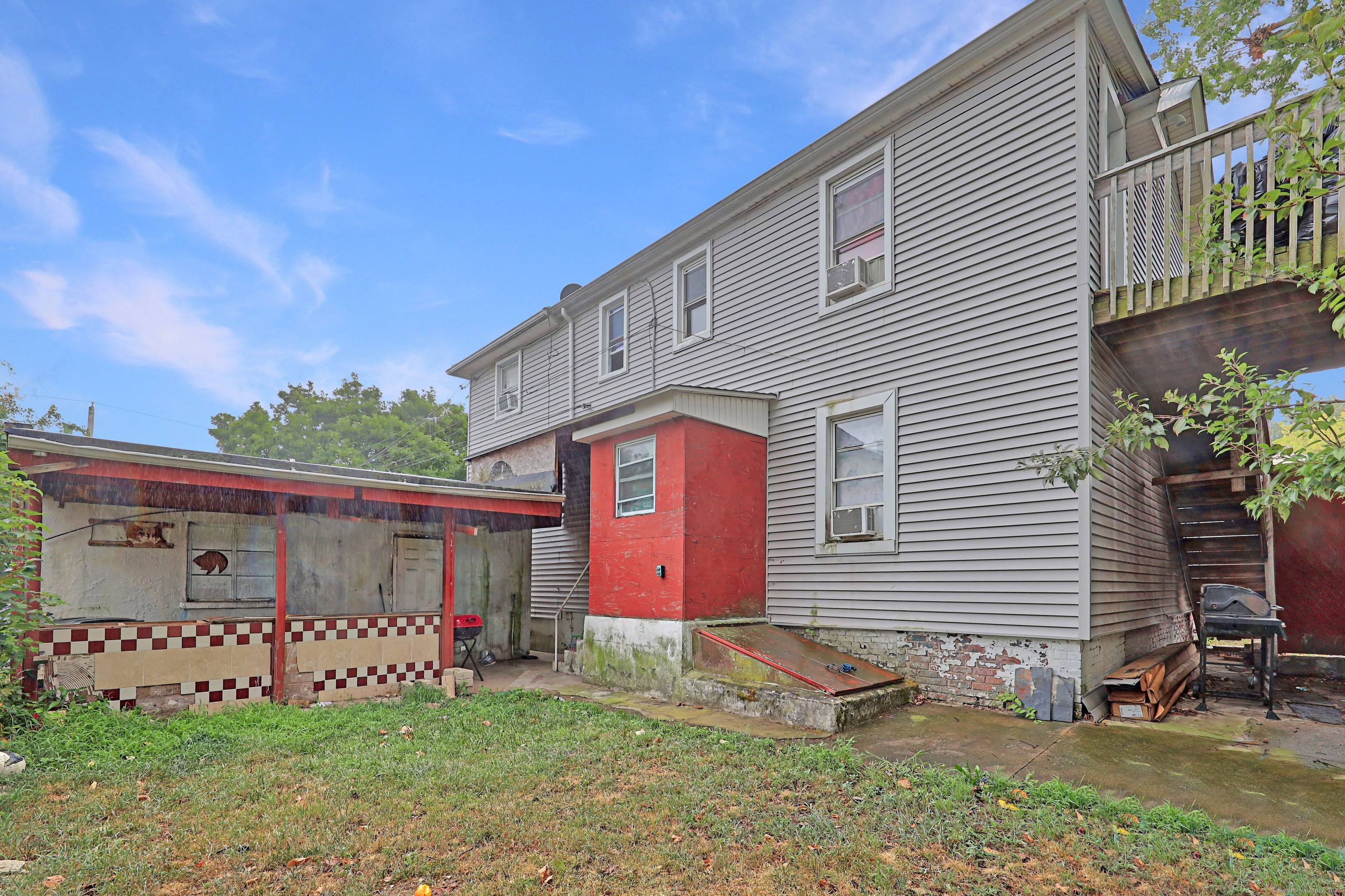 Spacious 2 Family Home in Bridgeport, CT !