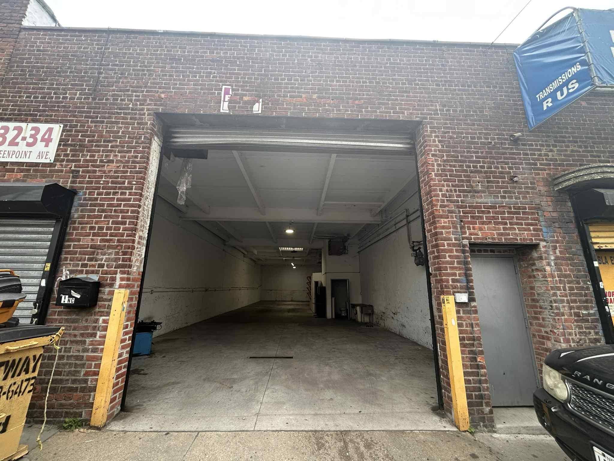 2, 700 SF Industrial Space in Prime Long Island City Functional and efficient warehouse space located in the heart of Long Island City.