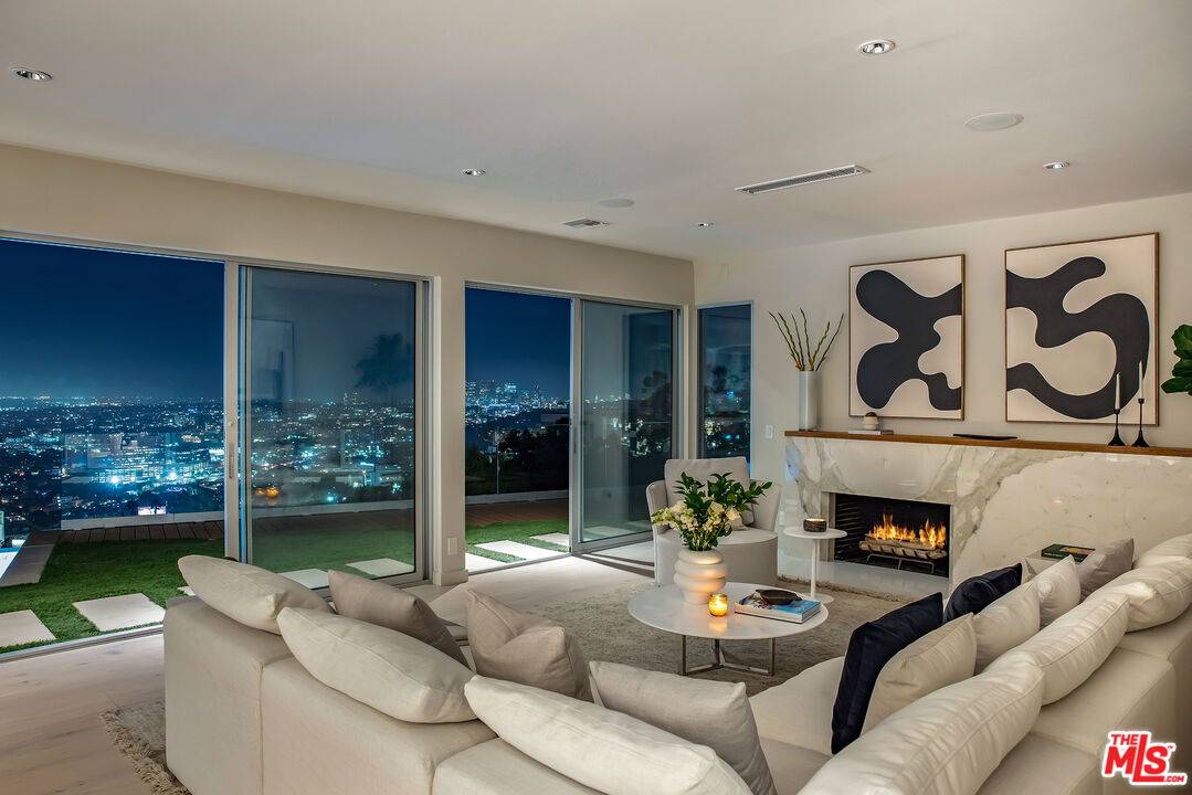 8515   Hedges Way 3BR Sunset Strip La