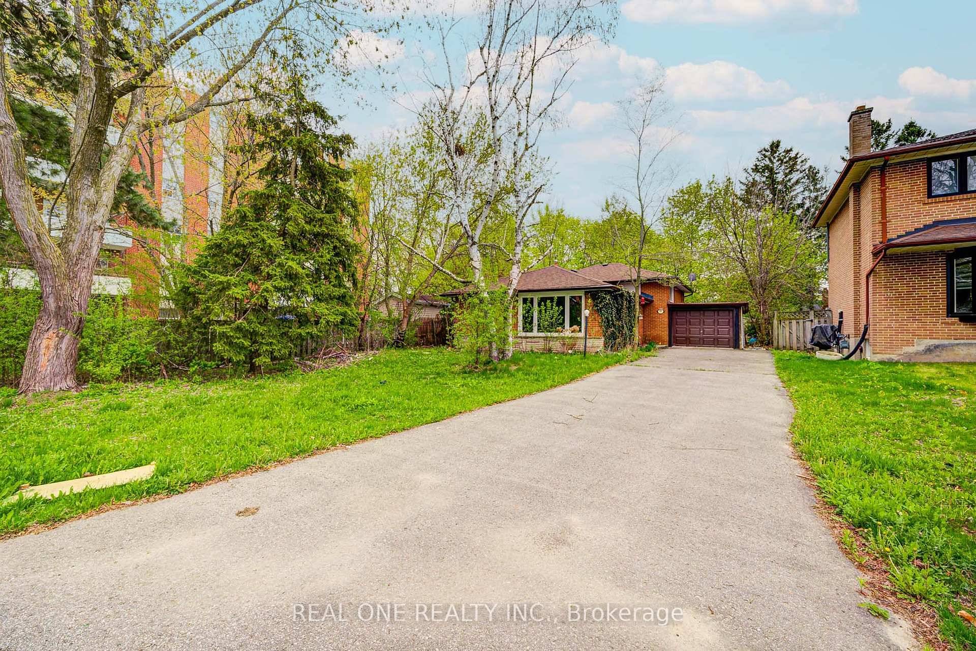 Absolutely Beautiful Family House On A Quiet Street In The Desirable Mill Pond Community Of Richmond Hill.