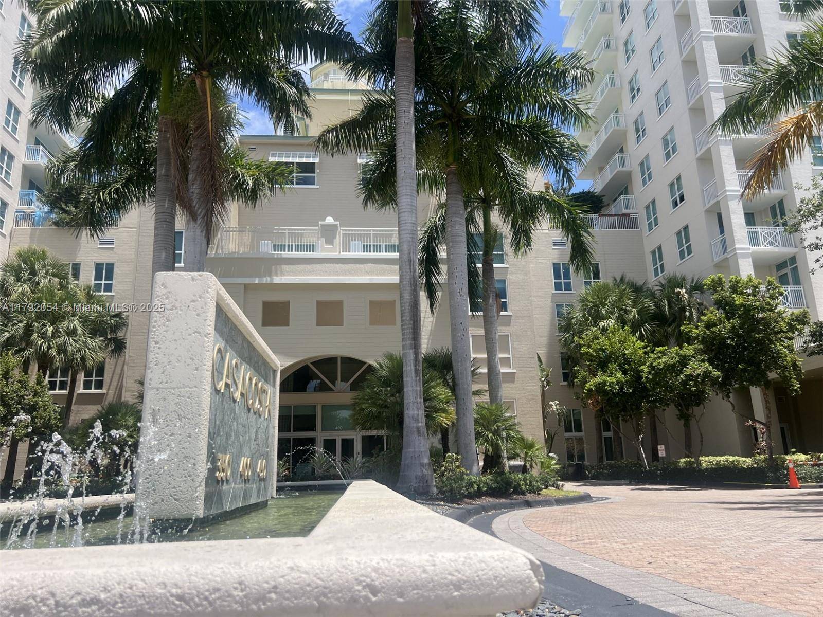 LUXURY TOWNHOME CONDO NESTLED ALONG THE INTRACOASTAL WATERWAY IN THE HEART OF BOYNTON BCH.