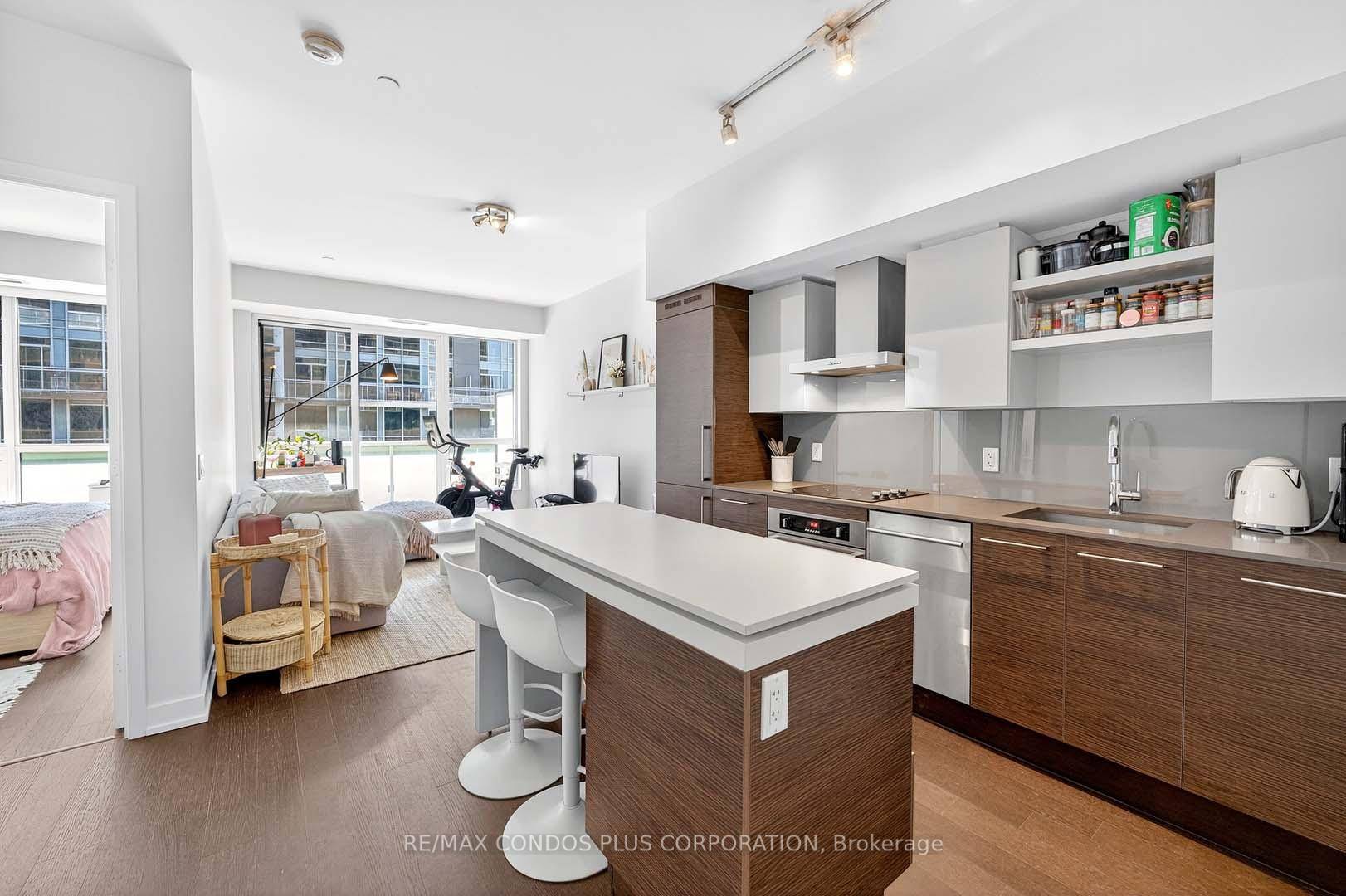 Urban Convenience. Modern Comfort amp ; Exceptional Value !