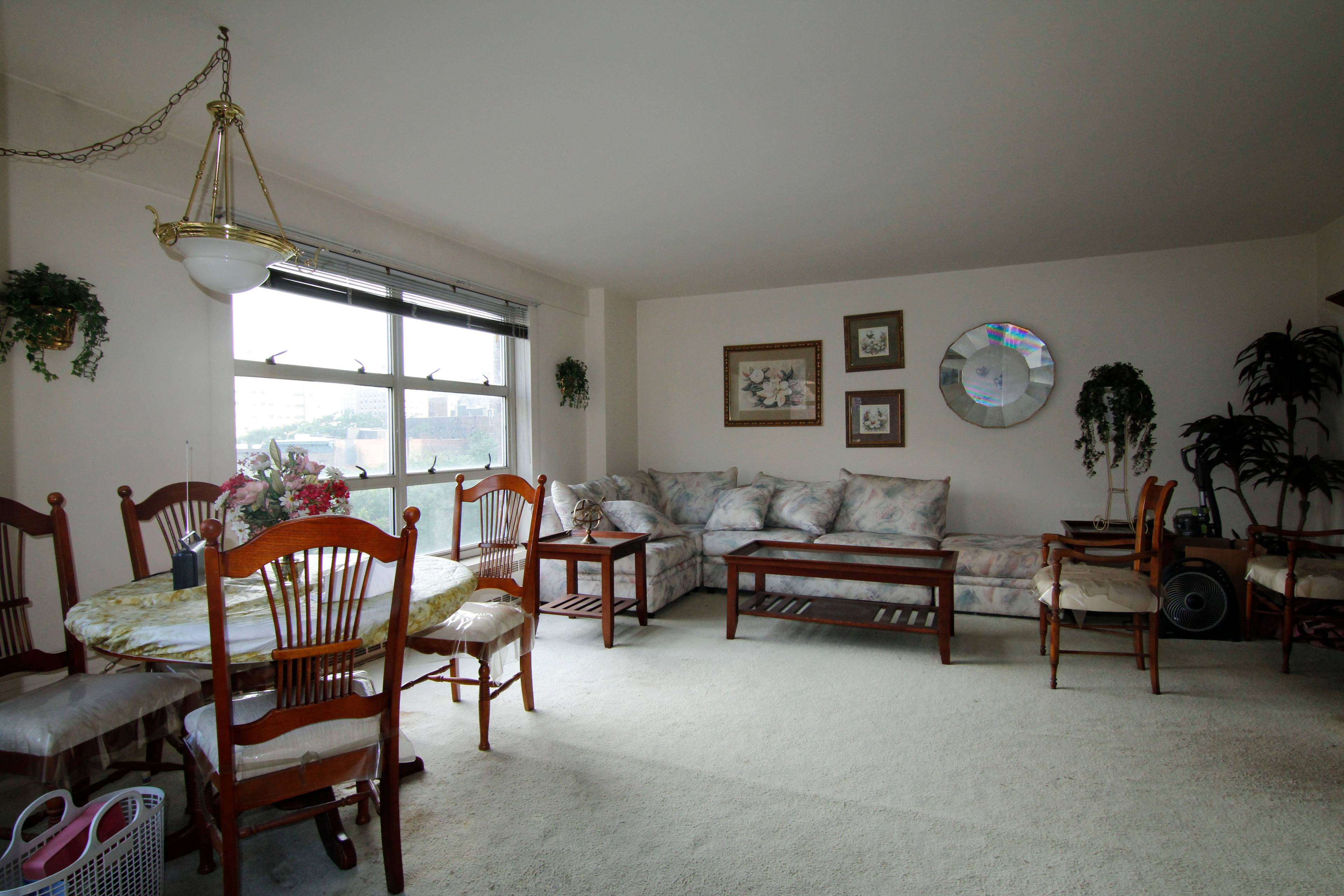 Let the Sun Shine into this Spacious East 2 bedroom apartment.