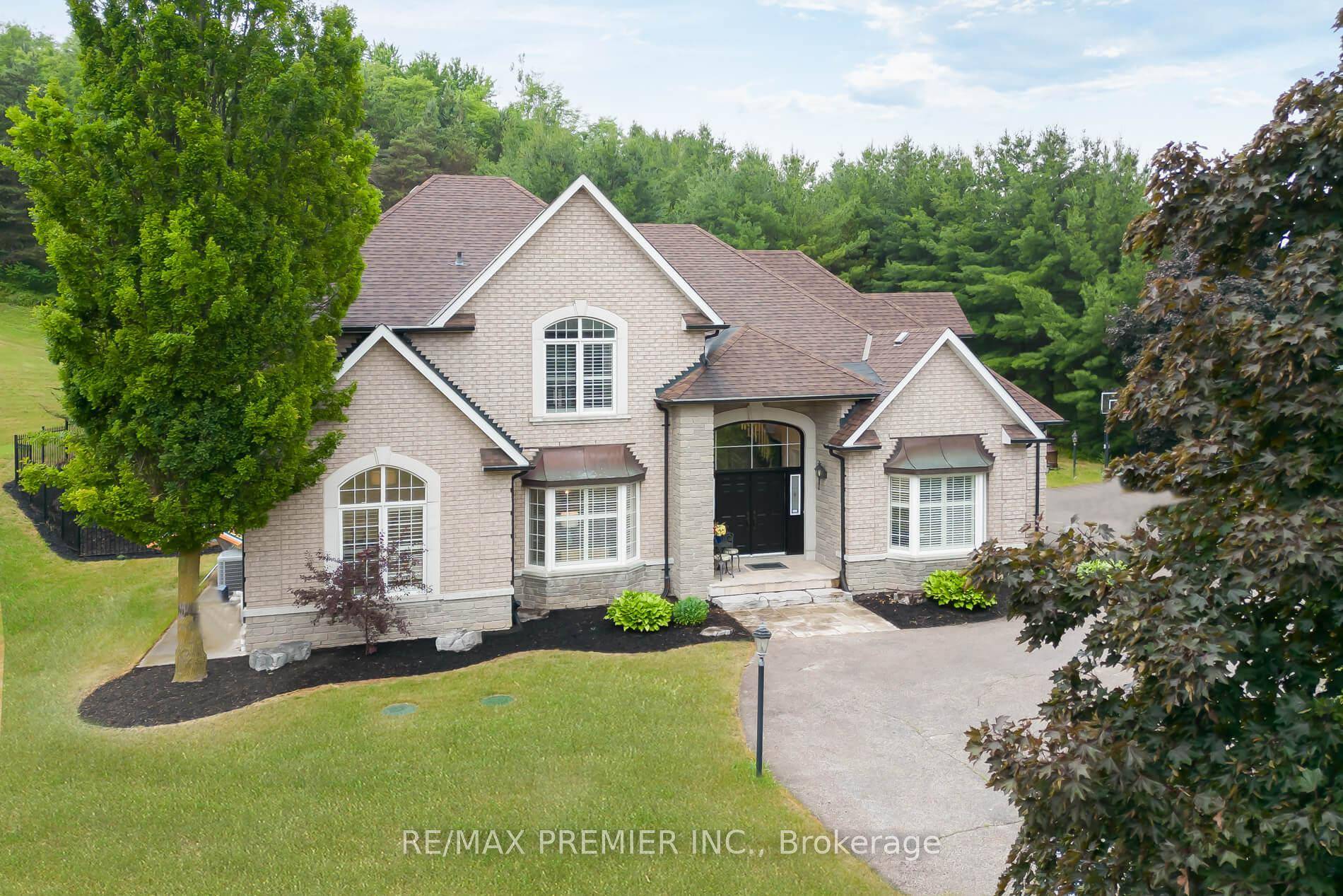 This approximately 3878 sqft custom built home plus 2038 sq ft newly finished bsmt with a white kitchen, brand new appliances, extra bedroom amp ; full 3 piece washroom plus ...