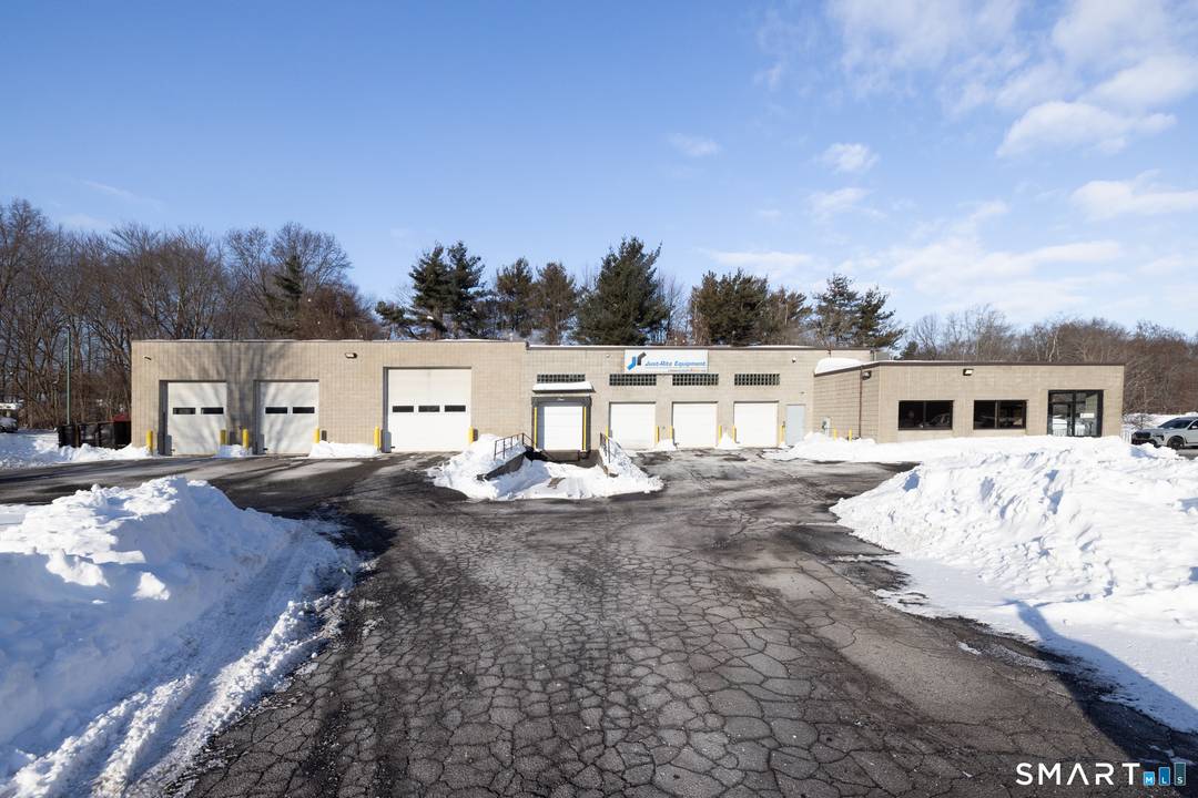 Position your business for growth in this impressive 8, 900 sq ft industrial commercial facility set on 1.