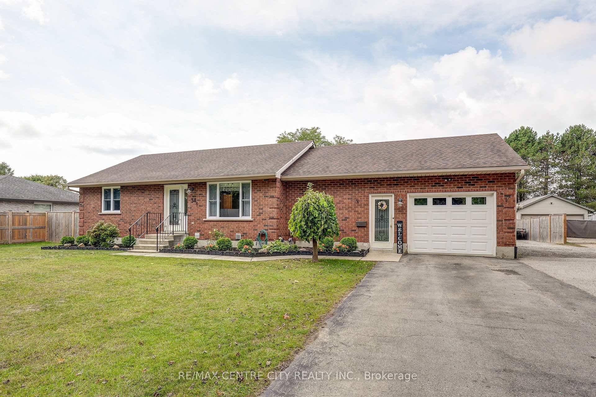 Charming Family Friendly Ranch in Straffordville.