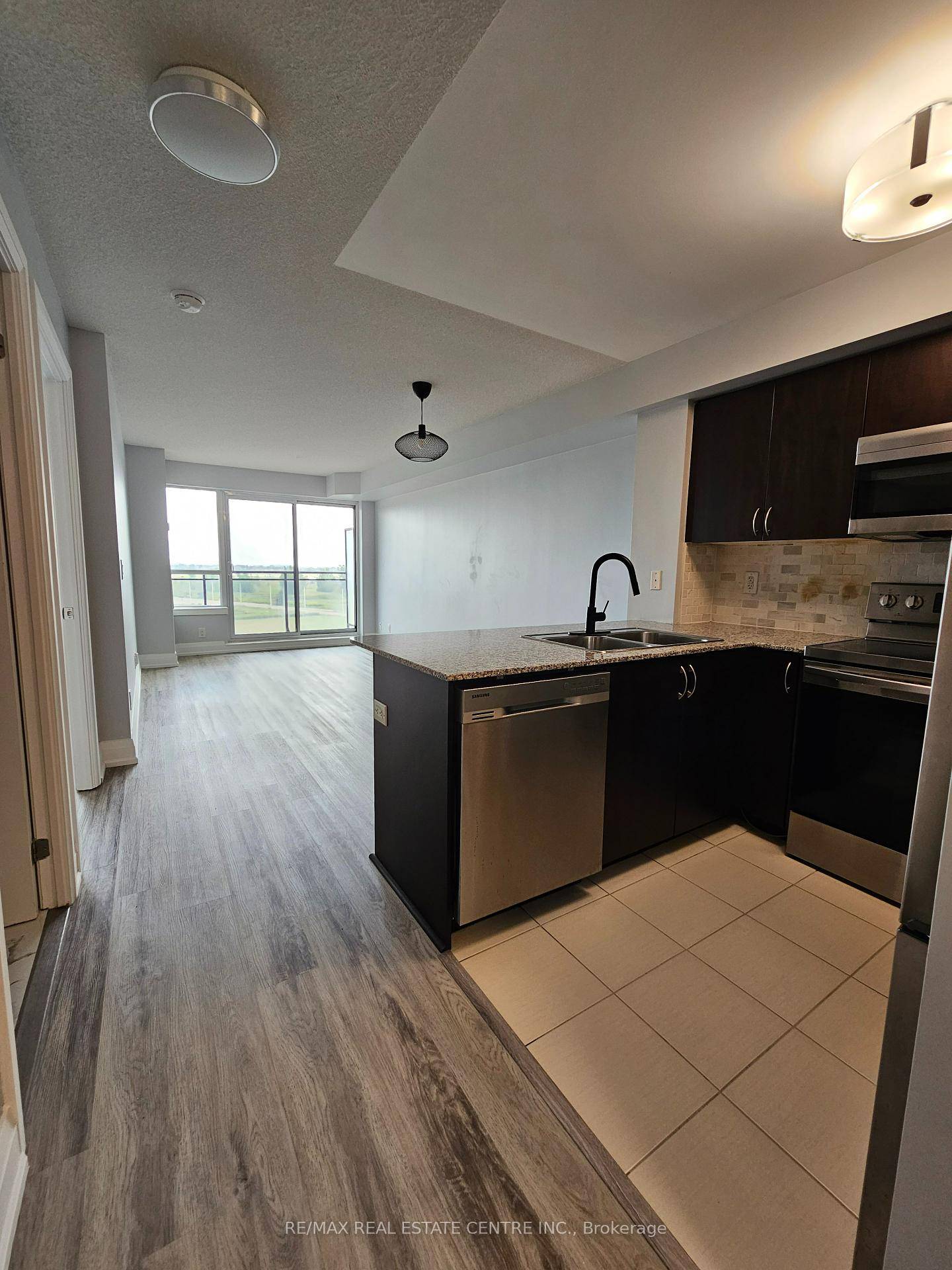 Fully Upgraded and Large 1 Bedroom Plus den.