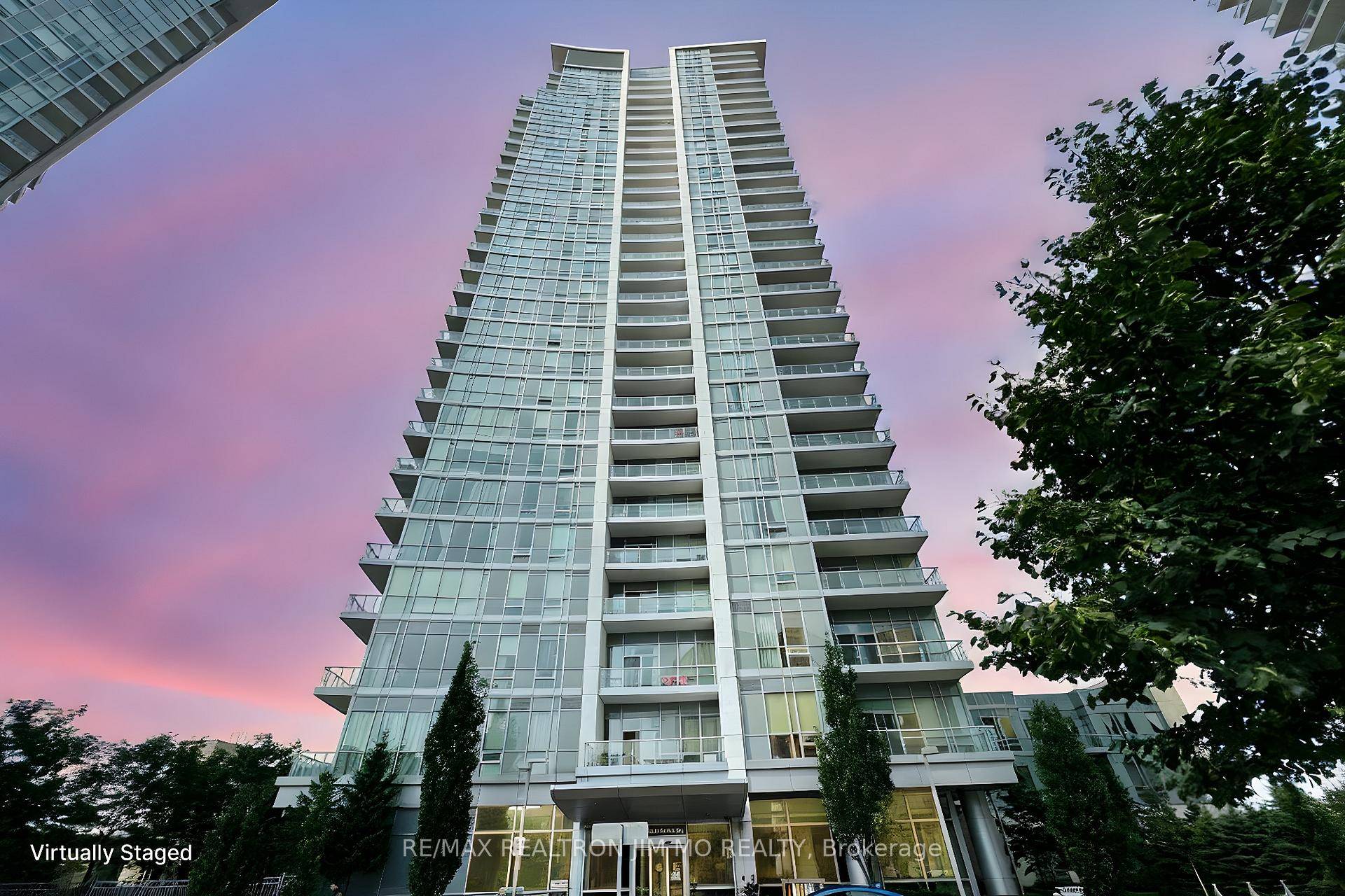 Luxurious 1 Bdrm Den Condo In Emerald City !