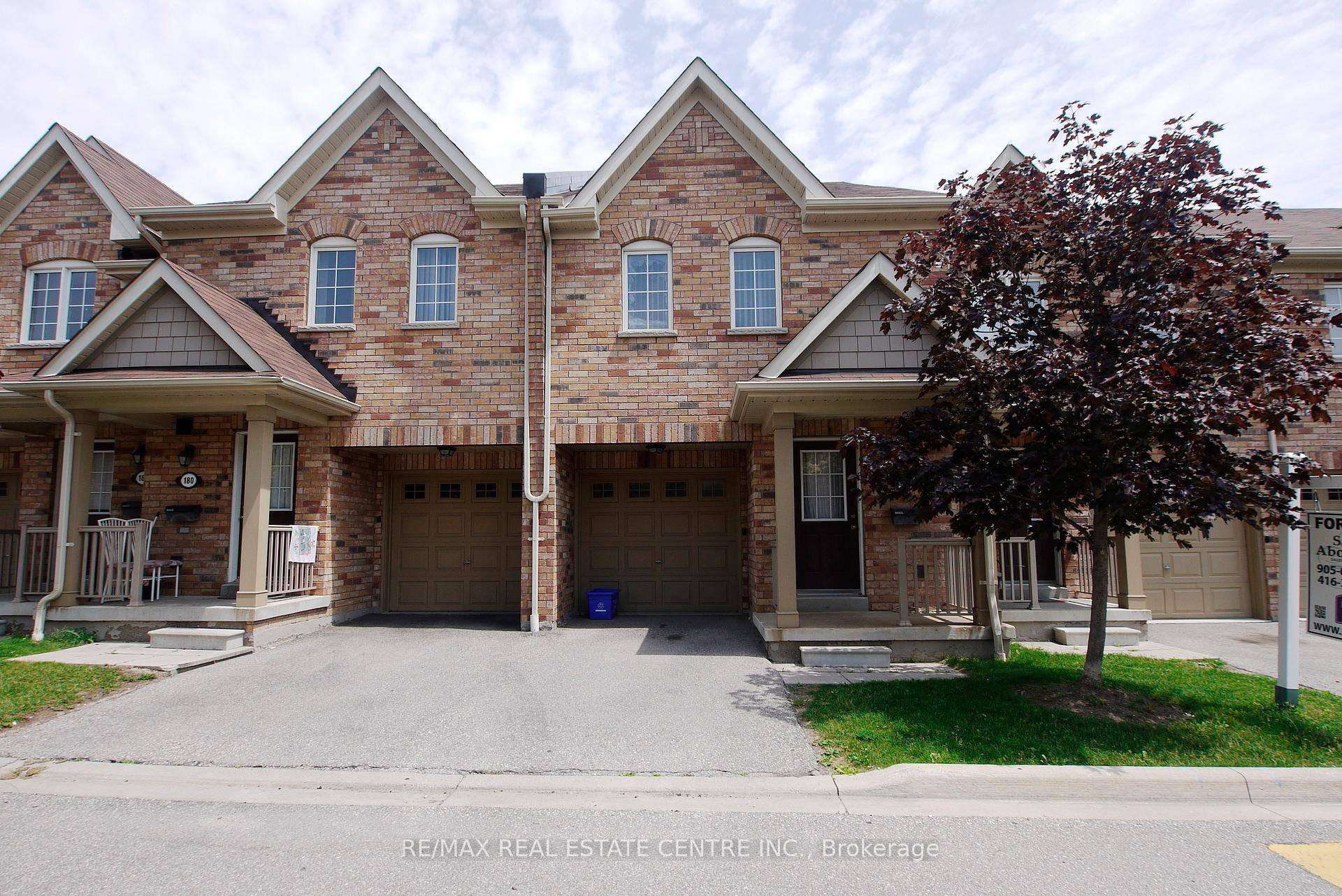 Fantastic Townhome In Excellent Location !