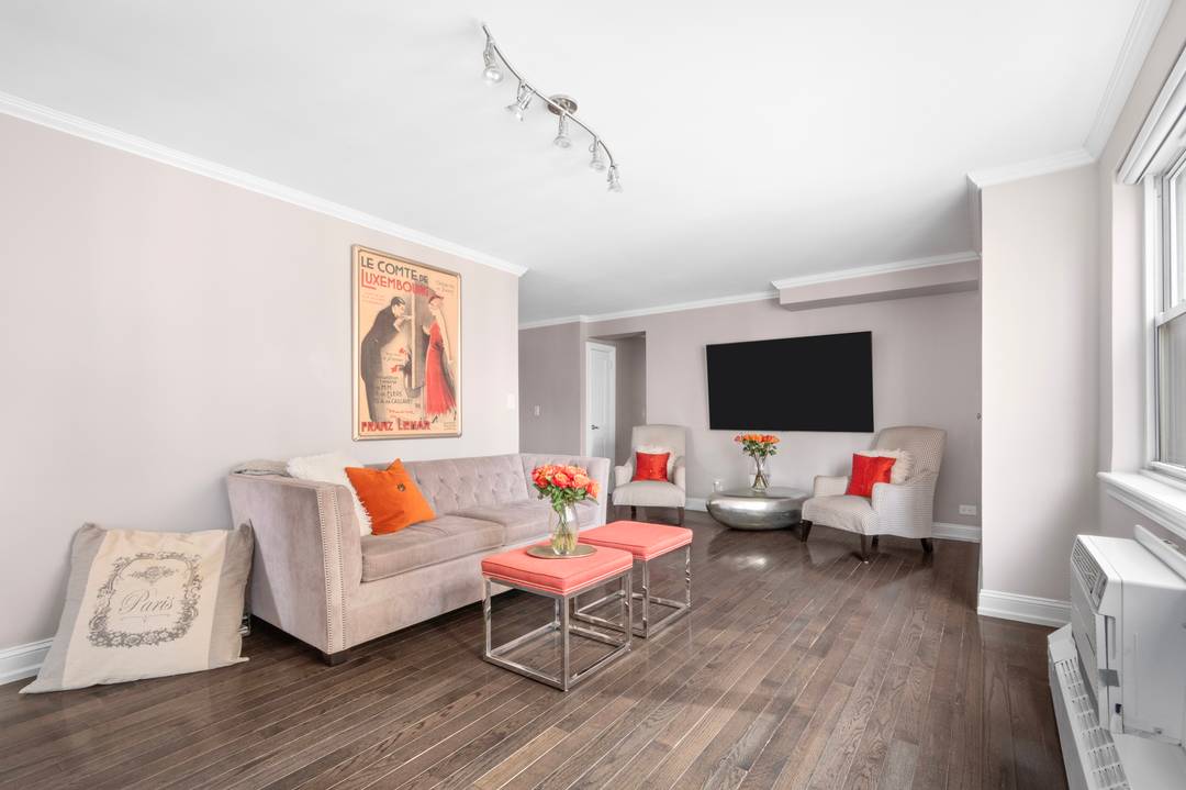 Bright, High Floor 1 Bedroom with Open Concept Layout and Open Views Perched high above the Upper East Side, Residence 21E is a bright and beautifully configured one bedroom featuring ...