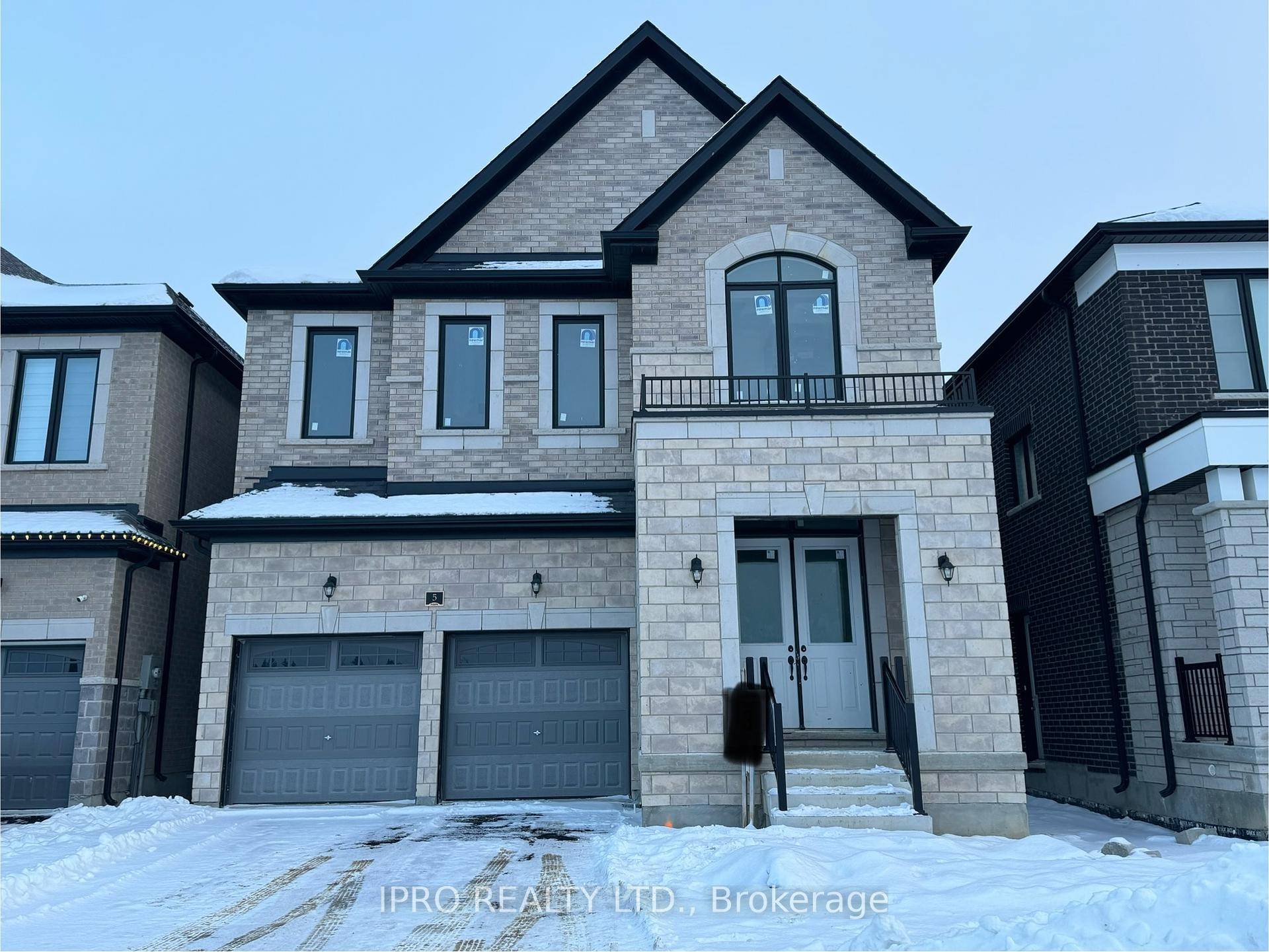 Detached Home 4 Bedrooms 4.