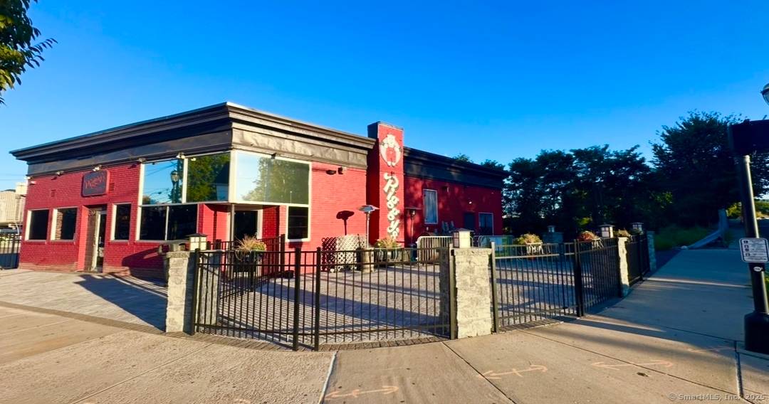Presenting an exceptional opportunity in Hartford's evolving restaurant and entertainment scene Piggy's Cafe is a neighborhood favorite since 1979 and has long served as a local anchor with deep community ...