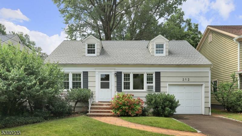 Charming Custom Cape Cod First Time on the Market !