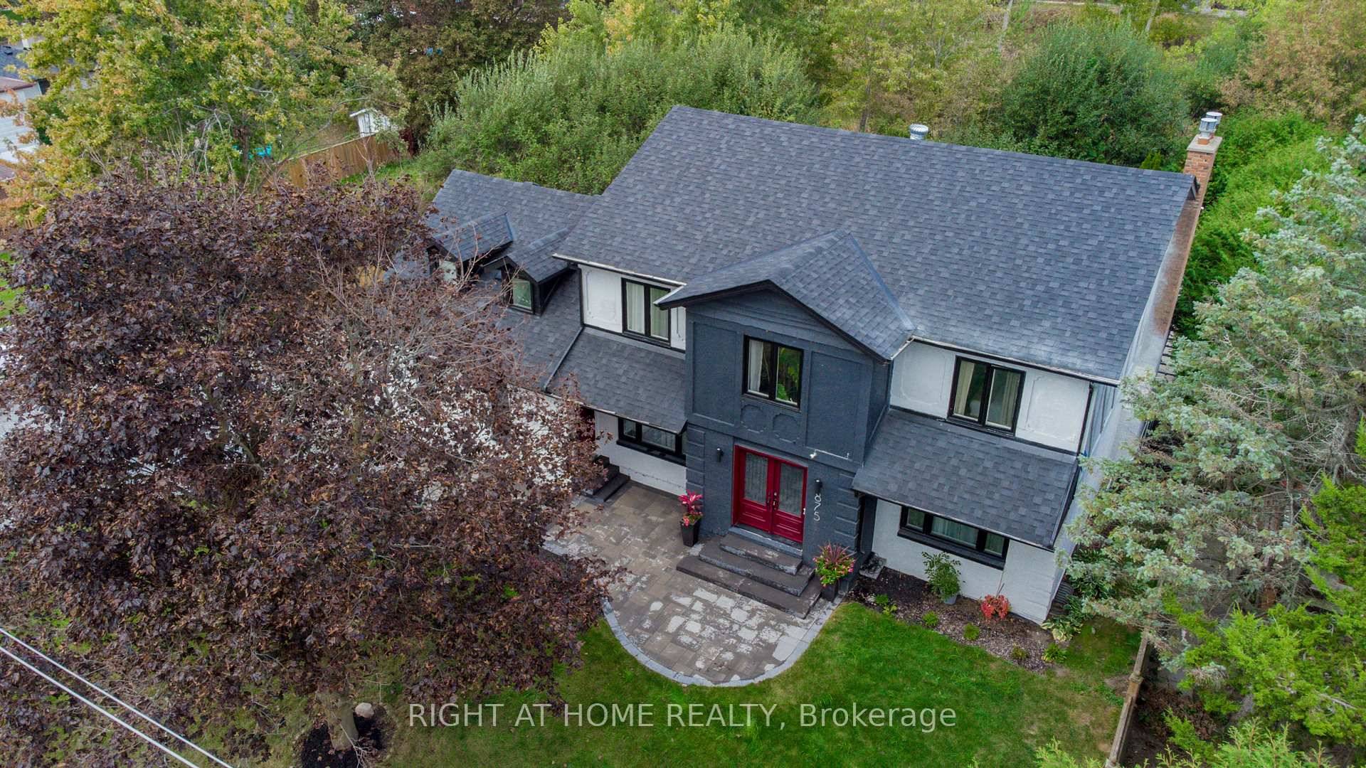 Nestled in the Heart of Newmarket Ontario, features this beautiful Tudor style two storeydetached home that offers 4 2 bedrooms, matching hardwood on both floors, via a private backyardoasis surrounded ...