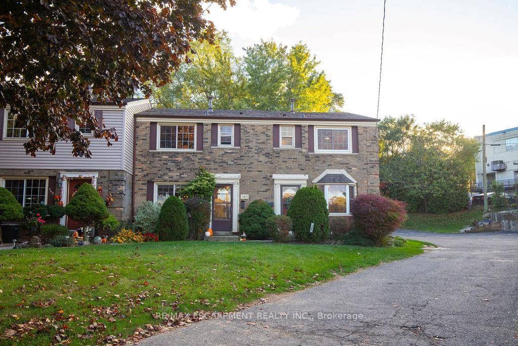 Step into this bright and inviting 3 bedroom, 2 bath condo in Hamilton's Greeningdon neighbourhood.