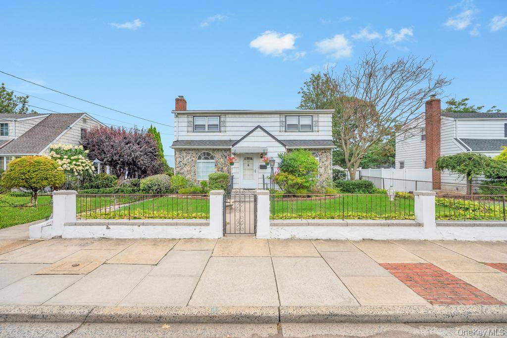 Charming Colonial in Desirable Underhill Location !