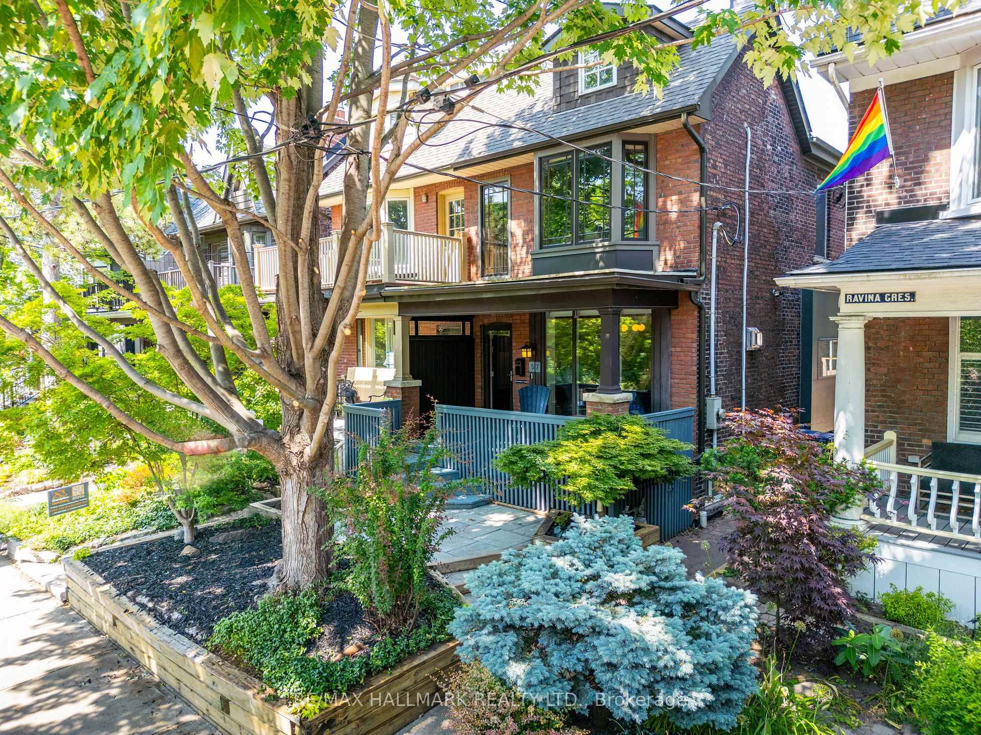 From the front door to the open concept main floor with uninterrupted sightlines to the backyard, you're welcomed into a space worthy of Architectural Digest, masterfully designed by renowned architect ...