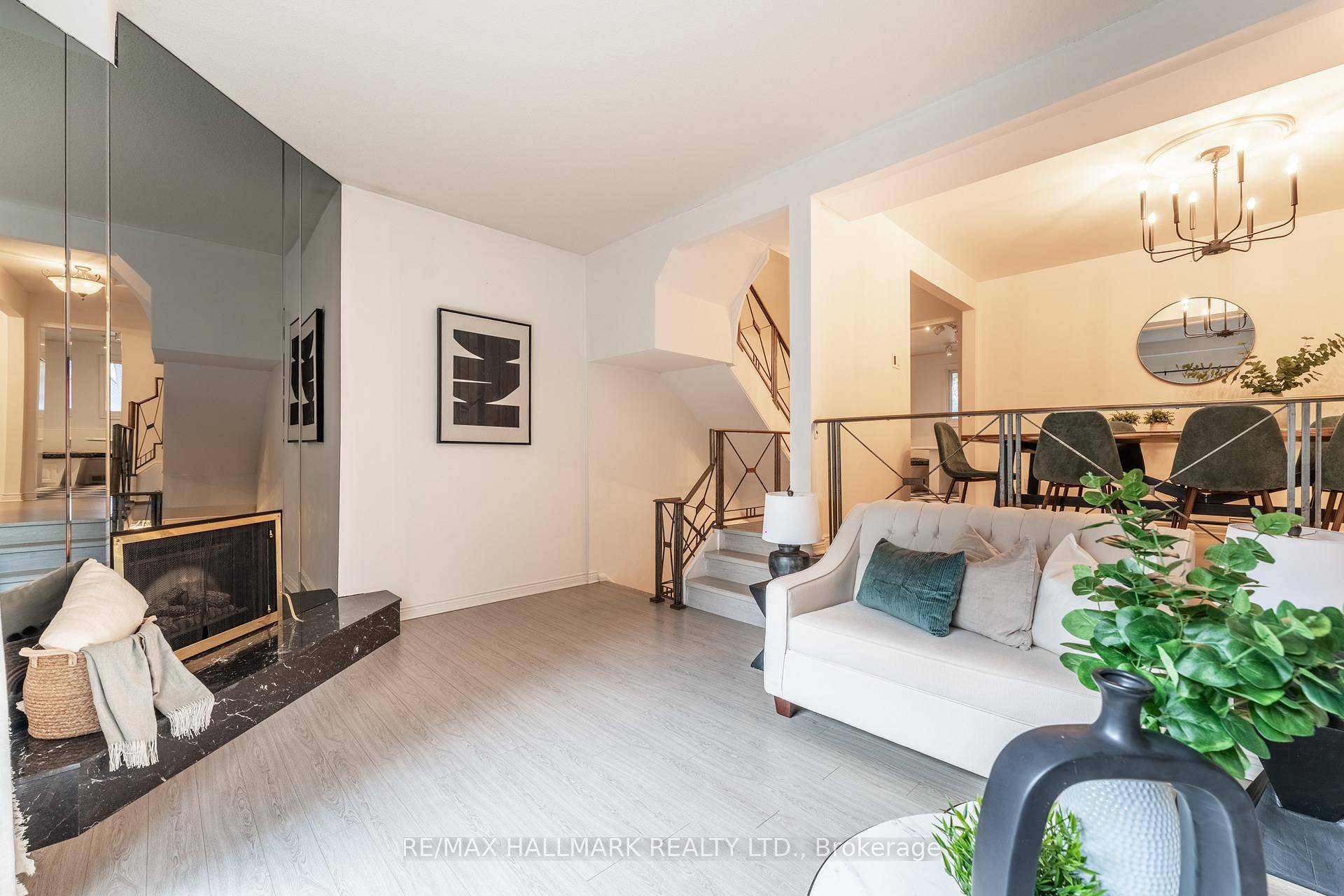 Welcome to 60 Bards Walkway, a rare opportunity to own a beautifully maintained end unit townhouse in one of Torontos most exclusive and sought after communities.