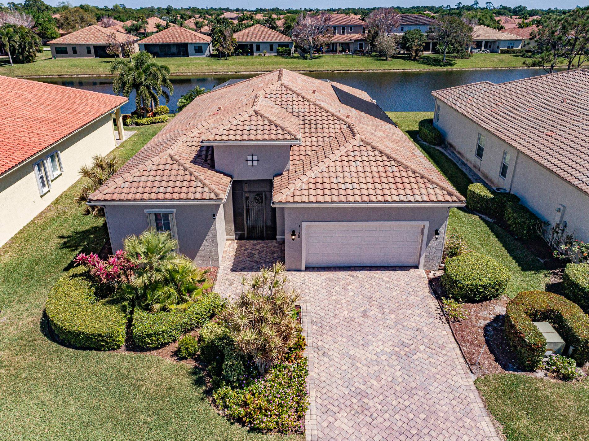 Exquisite 4 3 saltwater pool home on a lake.
