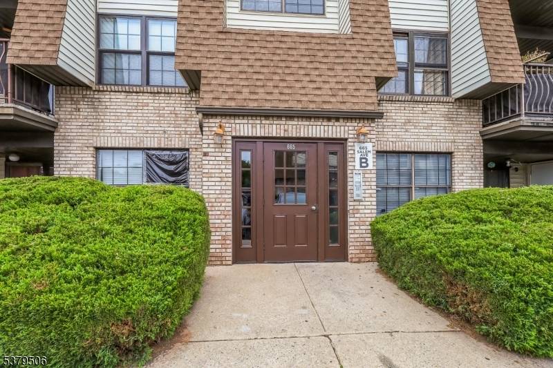 Discover the perfect blend of comfort, convenience, and style in this spacious 2 bedroom, 2 bath first floor condo, ideally situated in one of Elizabeth's most sought after neighborhoods.