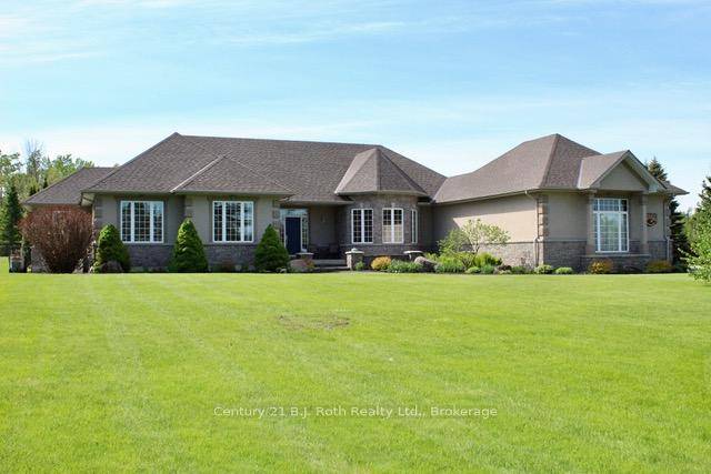 Stunning Detached Home in Exclusive Golf Course Enclave Near Orillia !