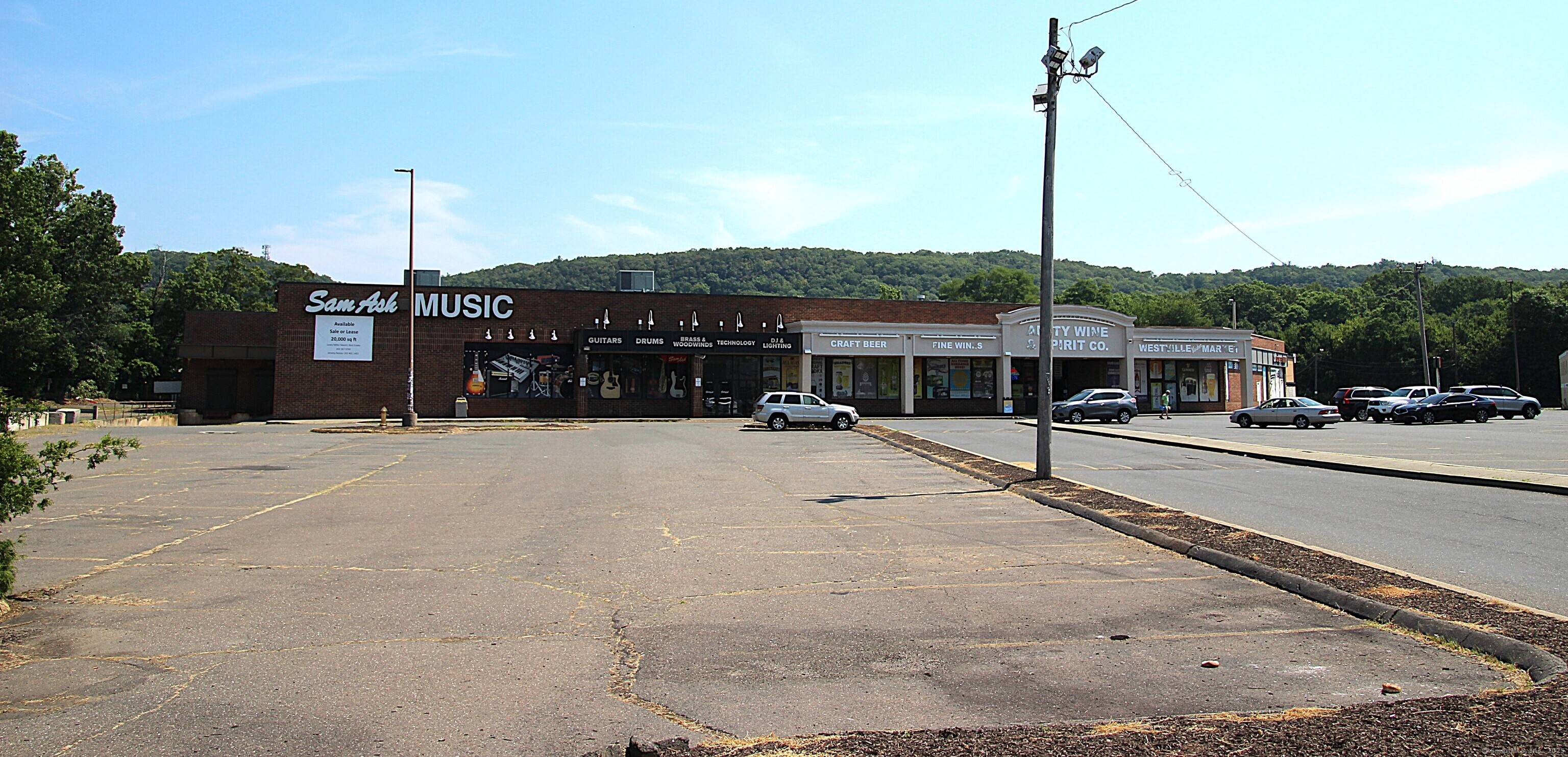 PRIME RETAIL LOCATION High Traffic Count Excellent Visibility Route 63 Amity Road Fully Sprinklered Located at Exit 59 Merritt Parkway on off ramp with visibility from Parkway Newer HVAC systems ...