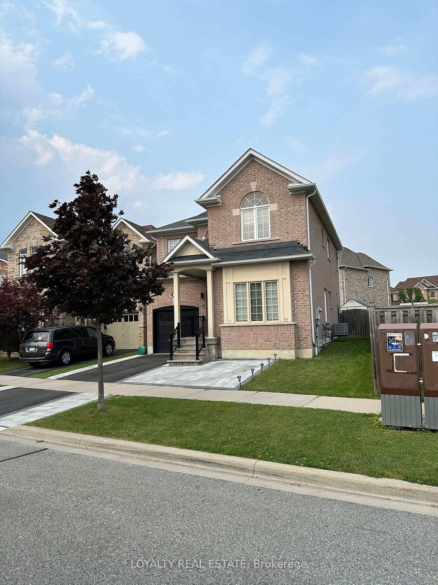 Stunning Detached 4 Bedroom Home In North Ajax.