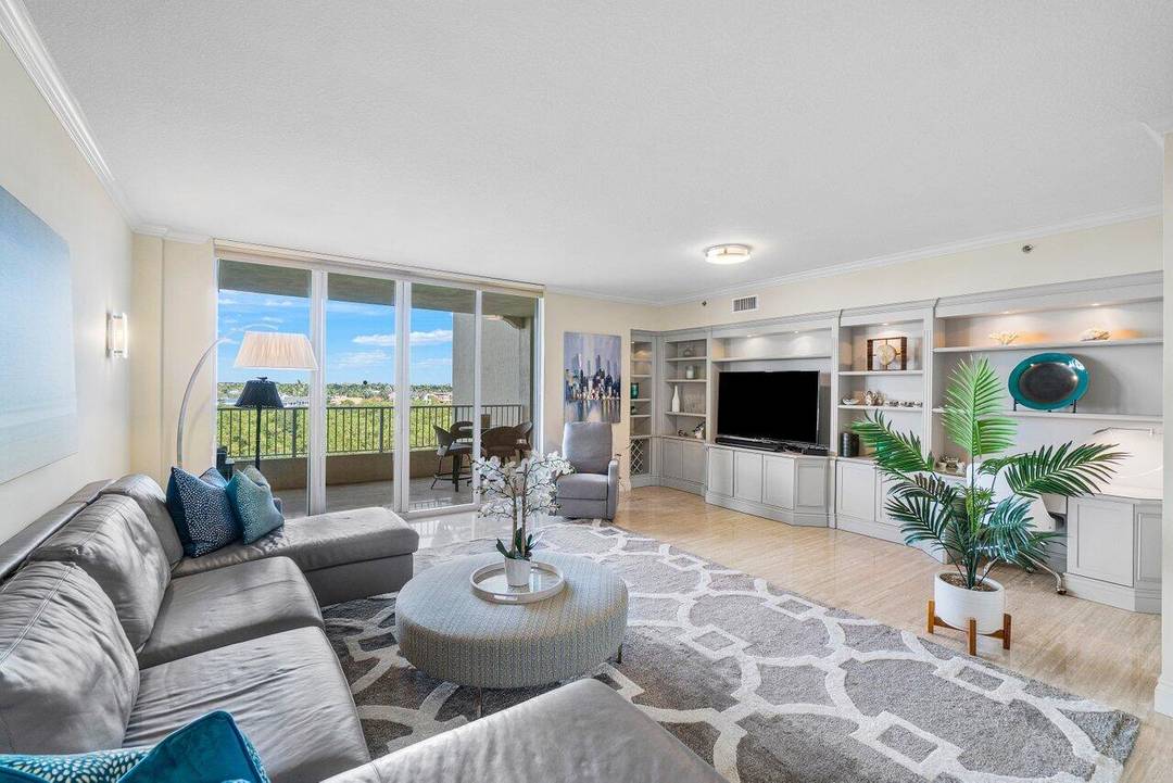 STUNNING GRAND SIENA MODEL IN PRESTIGIOUS TOSCANA WEST.