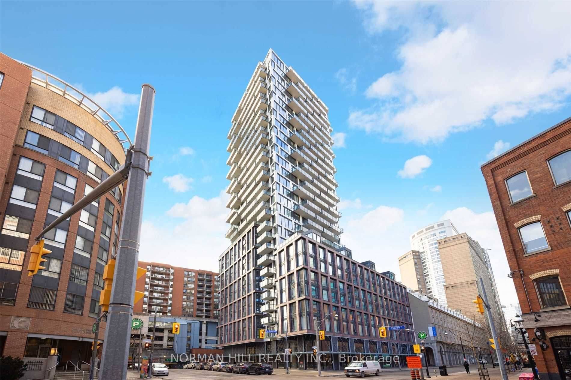 Luxurious 1, 052 43 sqft 11th floor unit with City Views !