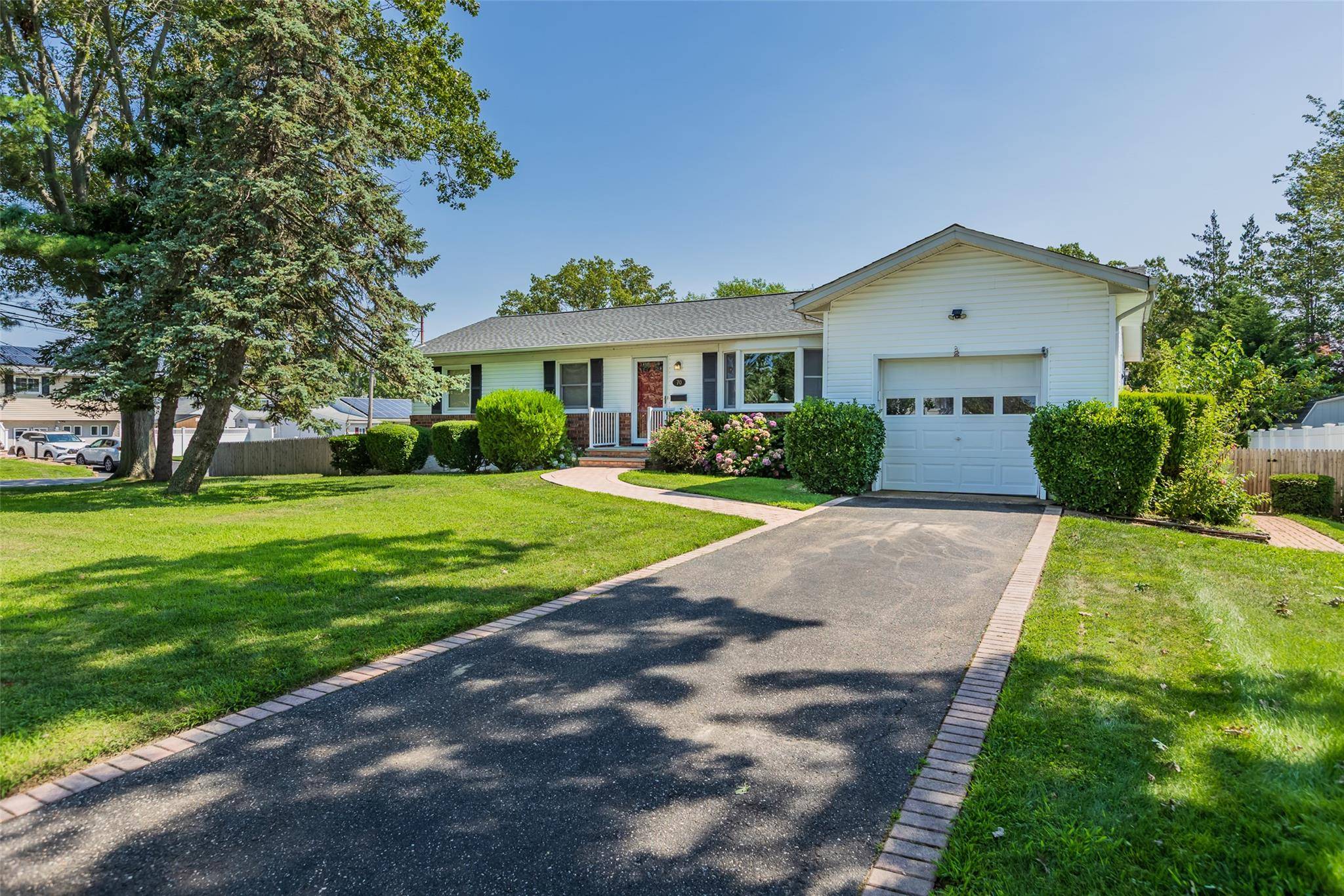 Hurry ! Great ranch on a nice corner lot !