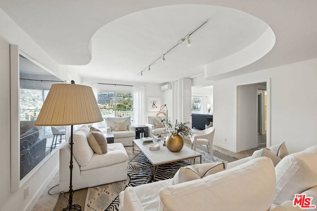 838 N Doheny Dr 1BR Sunset Strip La