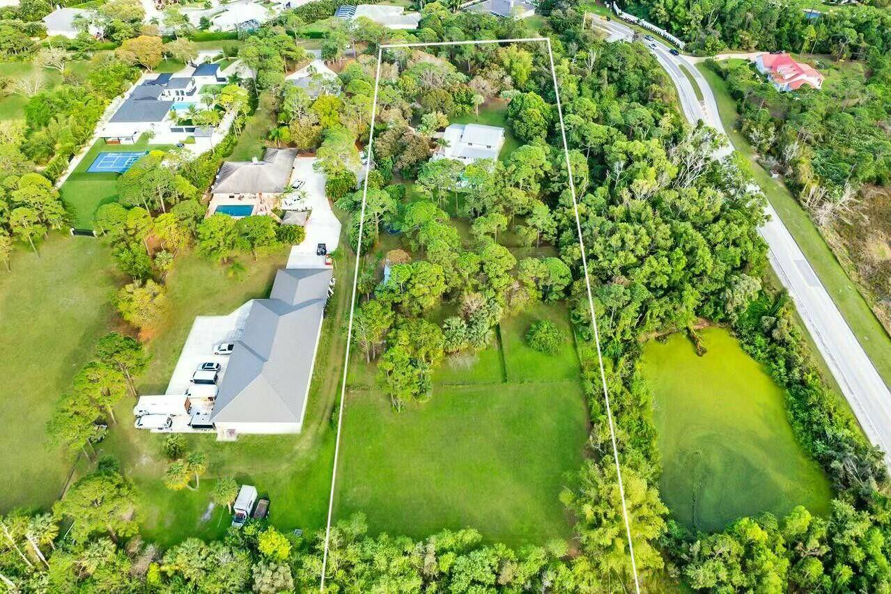 Rare 2. 5 Acre Equestrian Estate in Prime Jupiter LocationExperience the ultimate blend of luxury, privacy, and equestrian living.