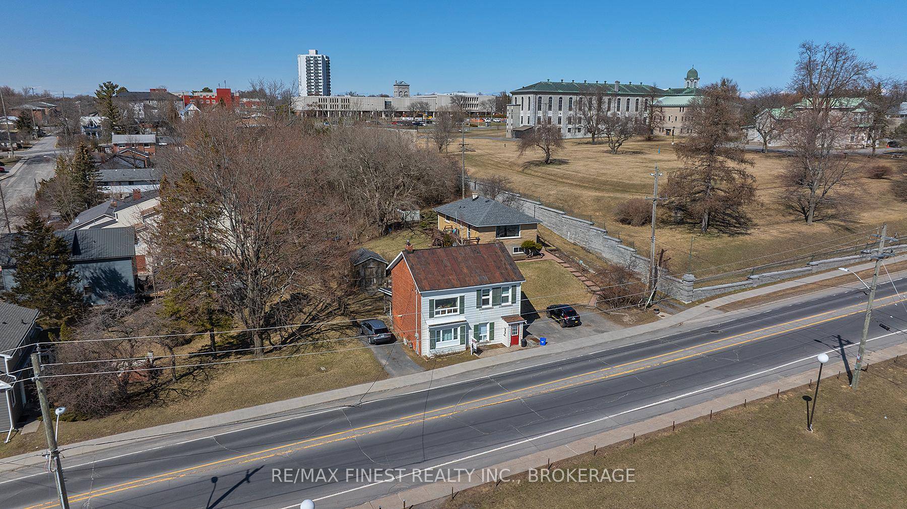 Welcome to 589 King Street W and enjoy an unobstructed view of Portsmouth Olympic Harbour from this charming two story brick duplex, ideally located in one of Kingston's most desirable ...