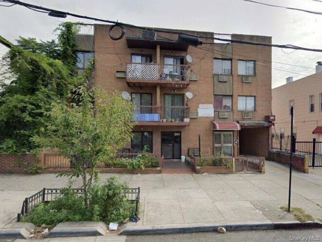 Duplex Condo Prime Location, Spacious 1024 sq ft duplex with two private entrances, good condition move in ready.