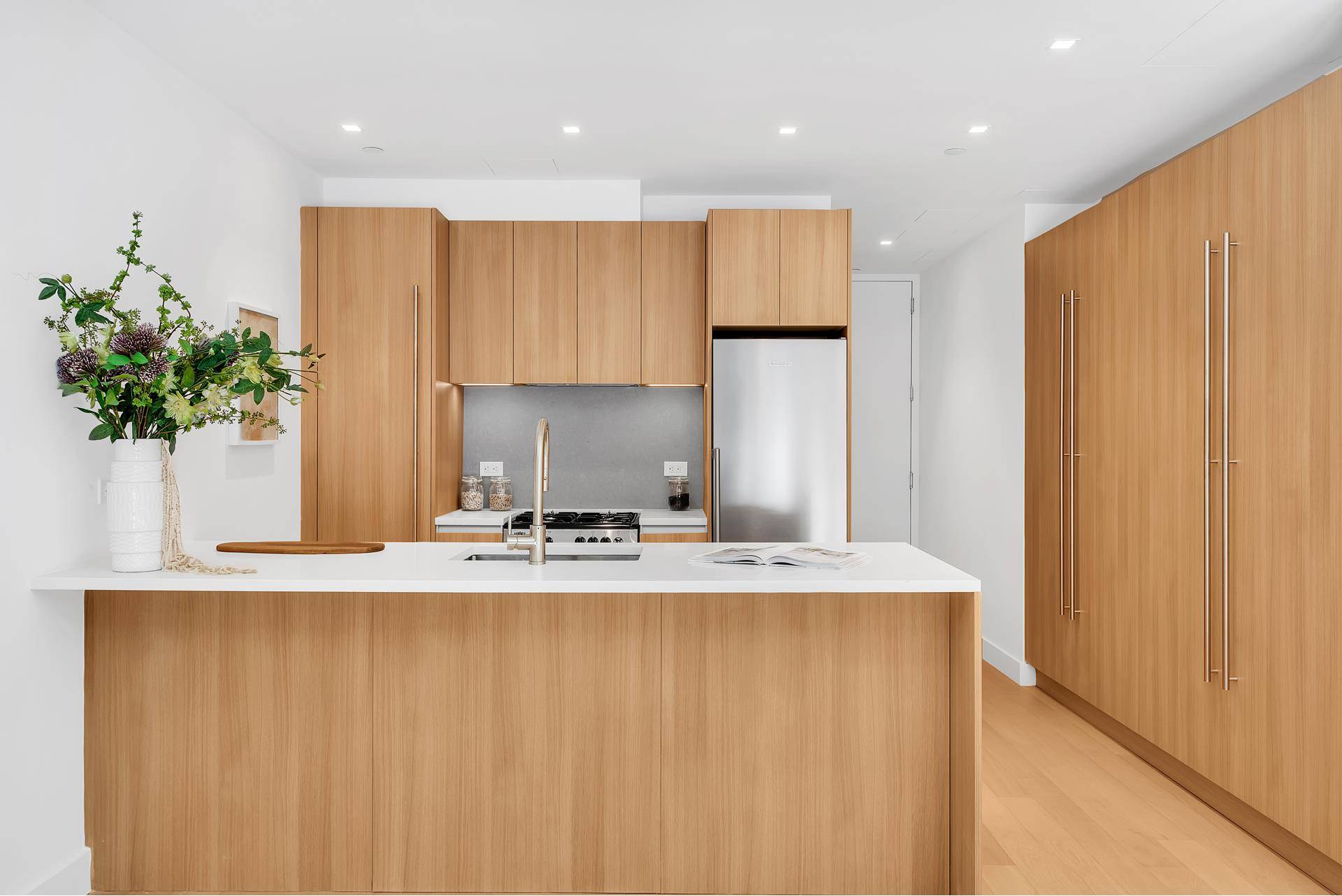 A NEW ANGLE ON CHELSEA LIVING Positioned at the nexus of Manhattan's most inspirational neighborhoods, this boutique collection of Studio 2 Bedroom rental residences are designed for people who don't ...