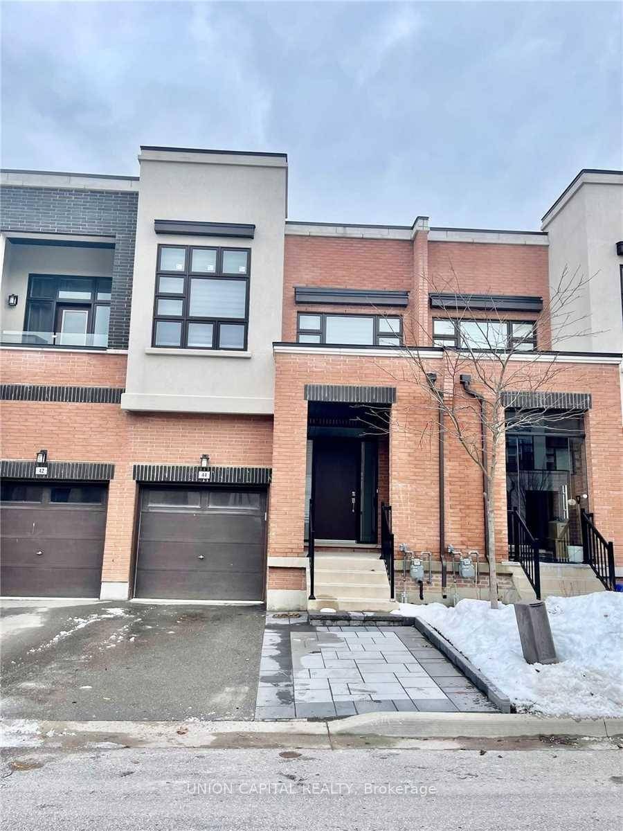 Available December 21. Best Location in Richmond Hill, Bright amp ; Spacious Over 2500 Sqft Elite Town 3 Bedrooms 4 Washrooms At Dovensleigh Community.