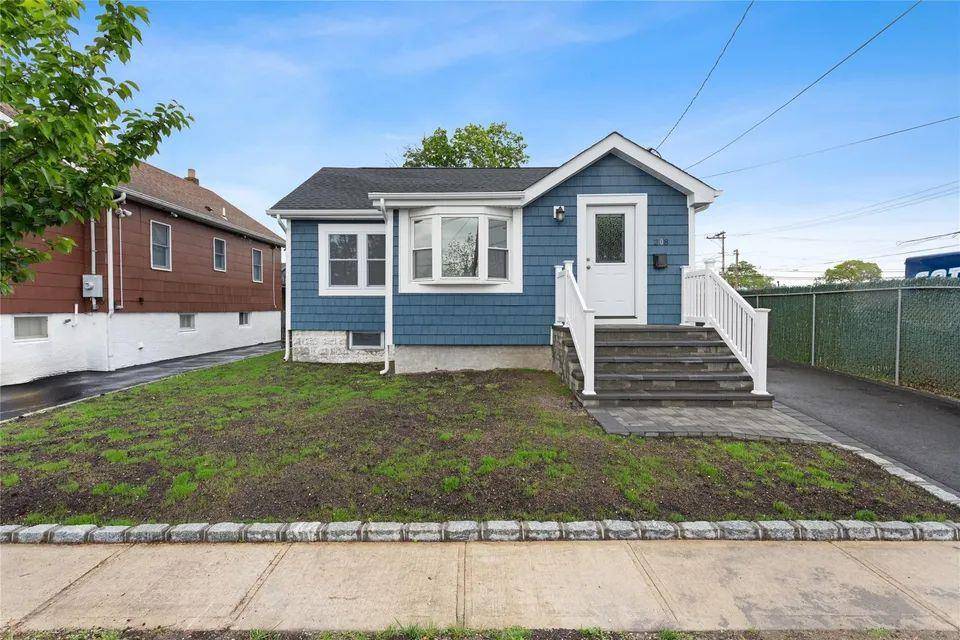 Fully renovated ranch in Lindenhurst !