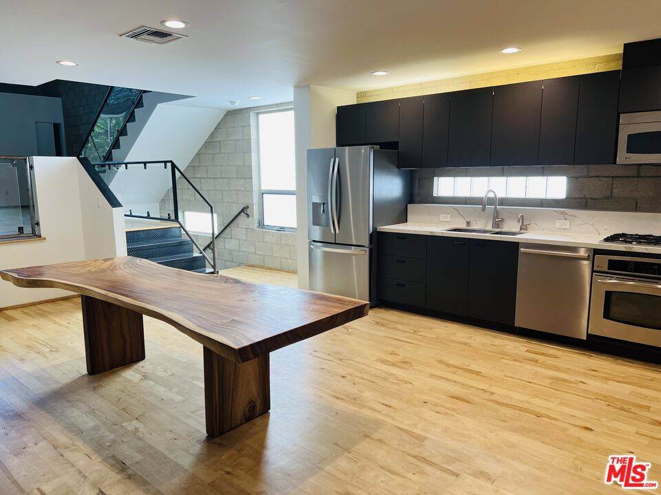 6621   Melrose Ave 1BR Hancock Park La