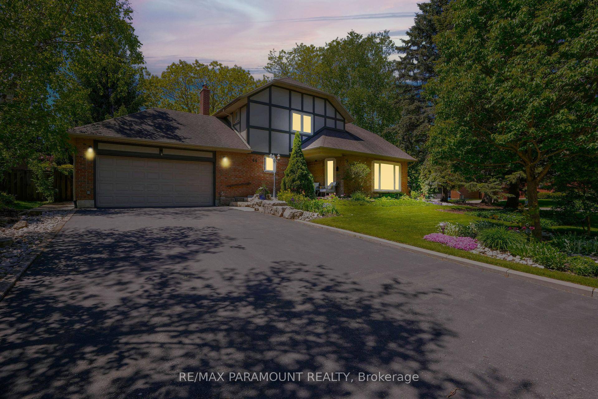 A Great Opportunity To Be A Proud Owner In The Prestigious Park Lane Estates amp ; Enjoy The Beautiful Tranquil Setting In Highly Coveted Snelgrove Neighborhood.