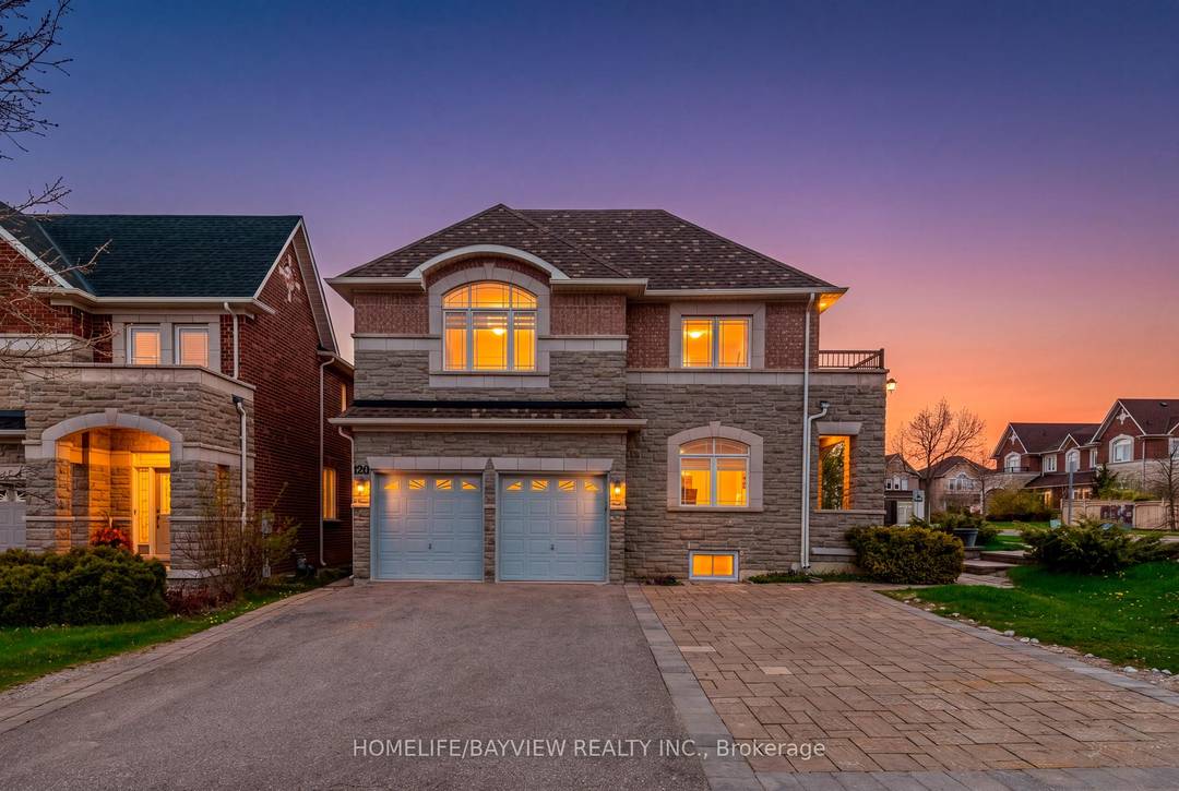 Bright and Spacious 5 Bedroom Home In Safe and Vibrant Roxborough Patterson Community.