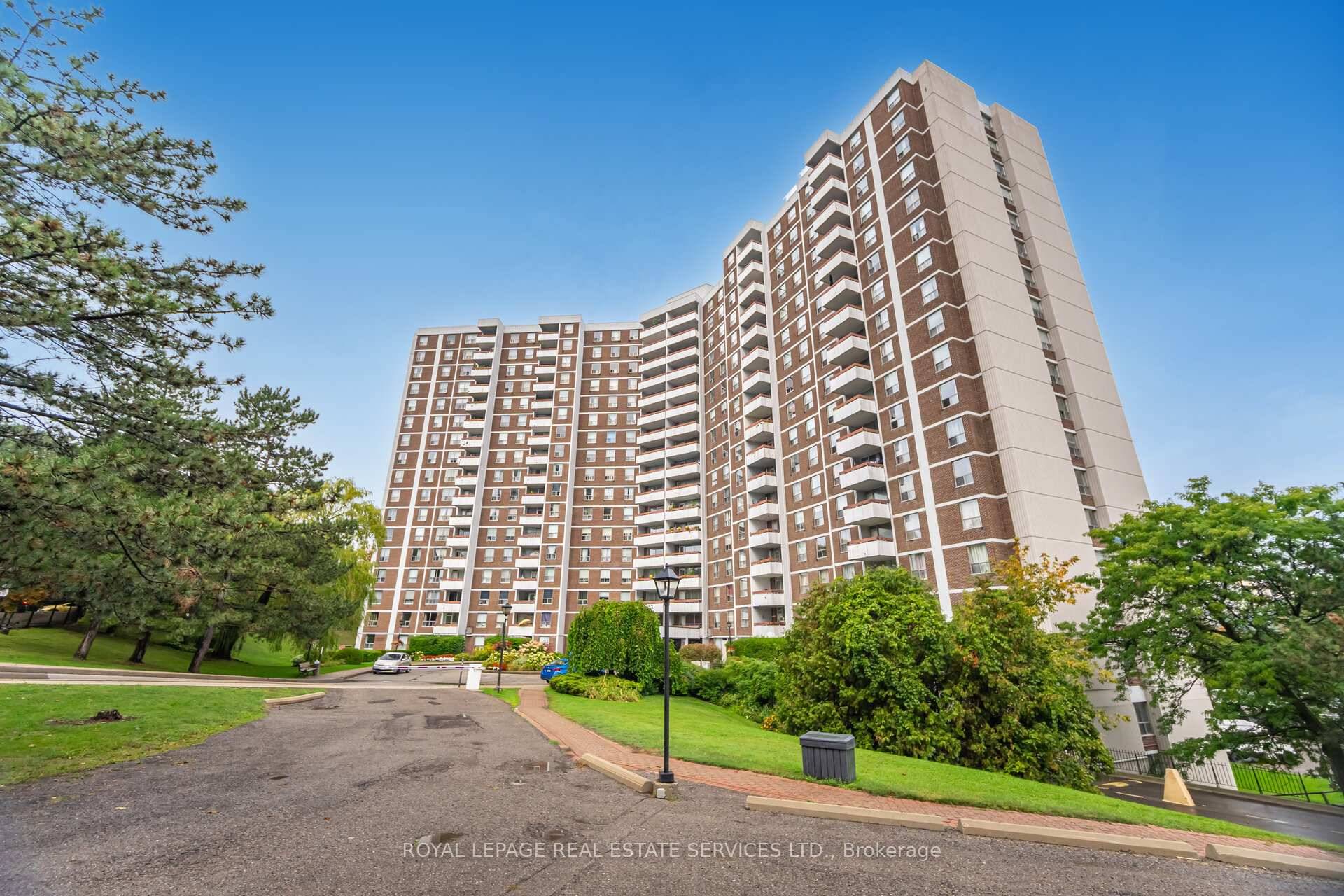 Welcome to 10 Edgecliff Golfway 303 !
