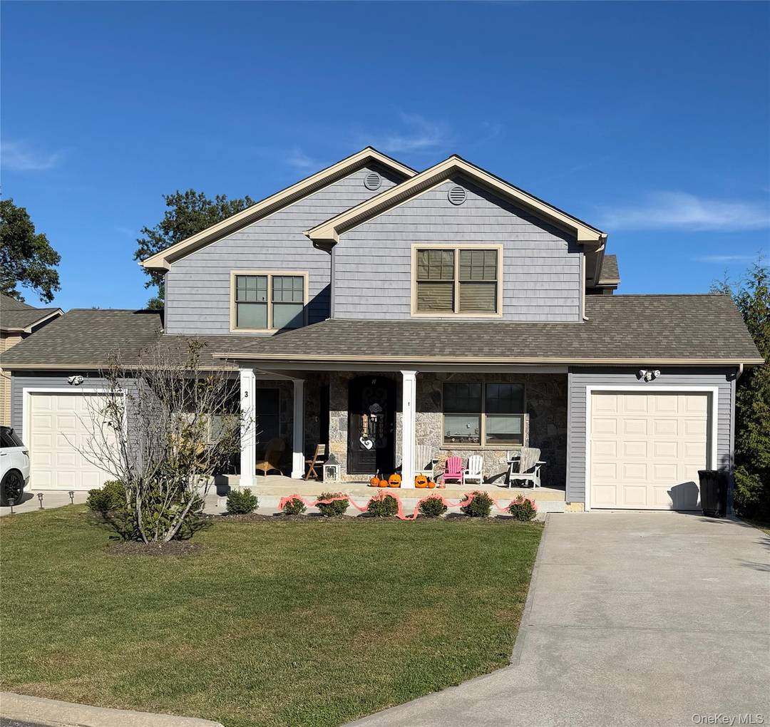 Beautiful duplex home on a private street in a cut de sac.