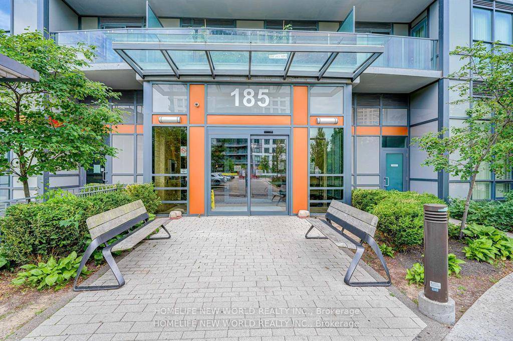 Prime Location In Scarborough !