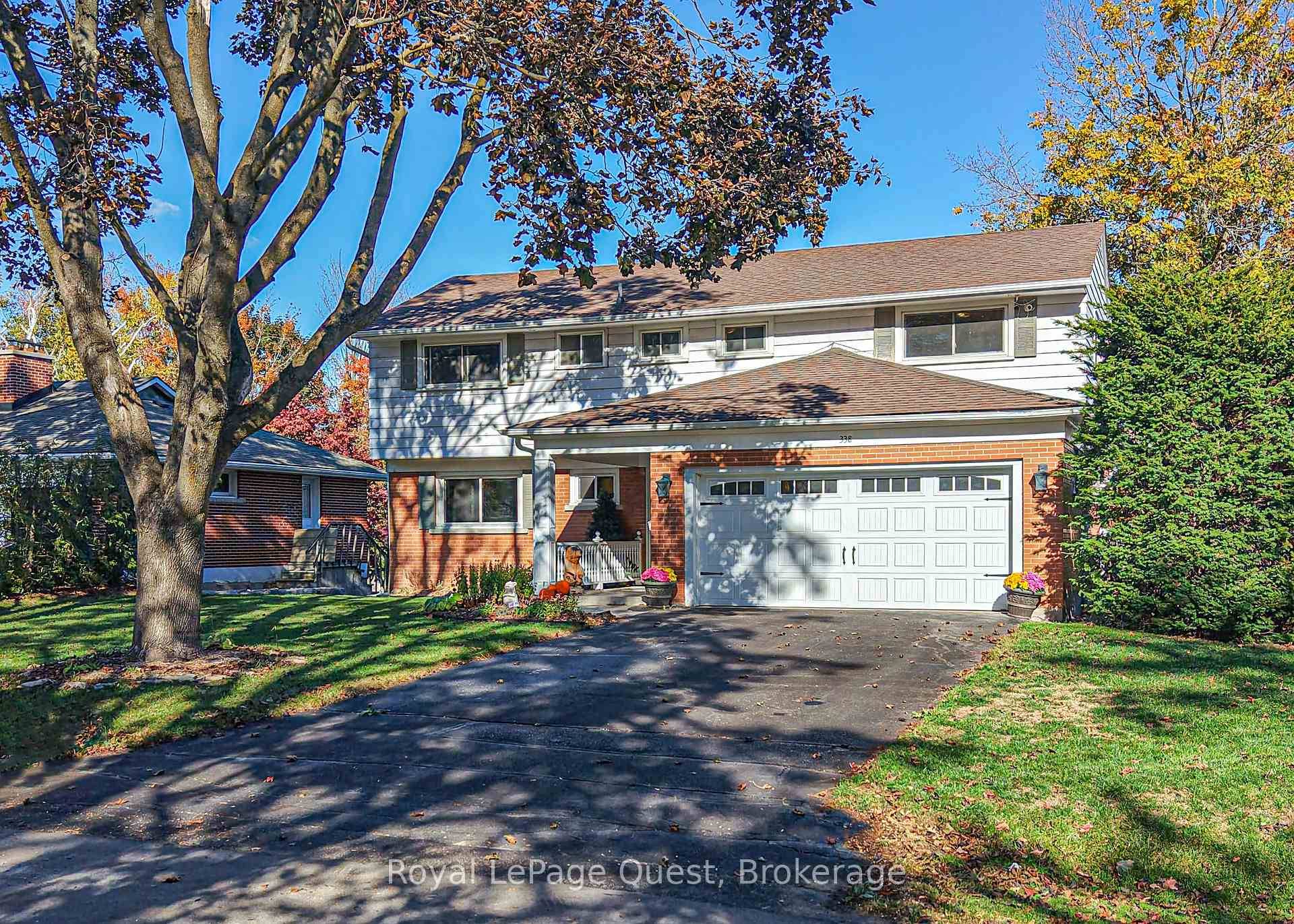 Executive Home in Orillia's Prestigious North Ward This immaculate residence located in Orillia's desirable North Ward, offering a perfect blend of style, space, and convenience.