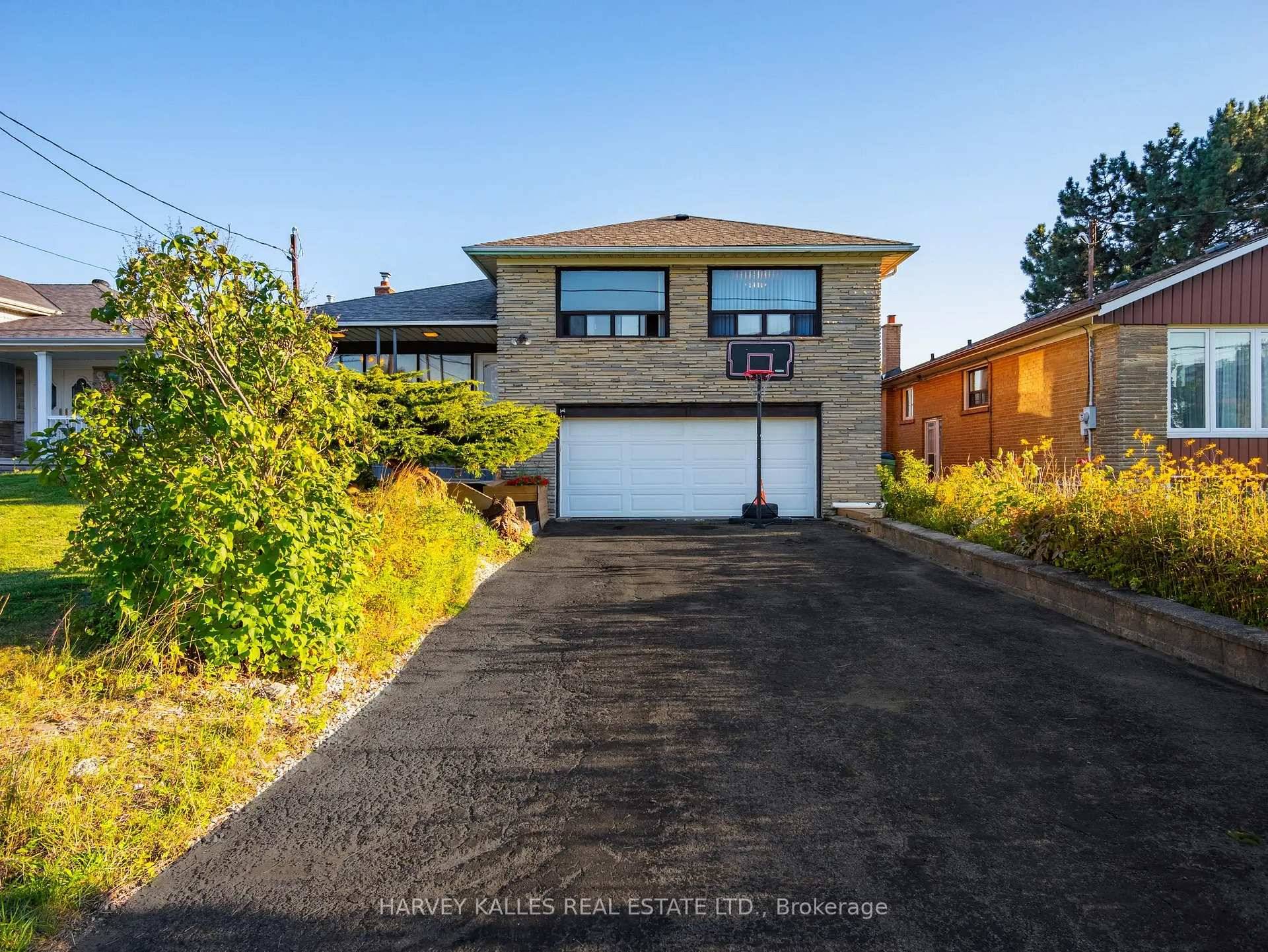 Fantastic opportunity to own this spacious side split home in the highly coveted Glen Park neighbourhood, filled with distinctive character and extraordinary potential.